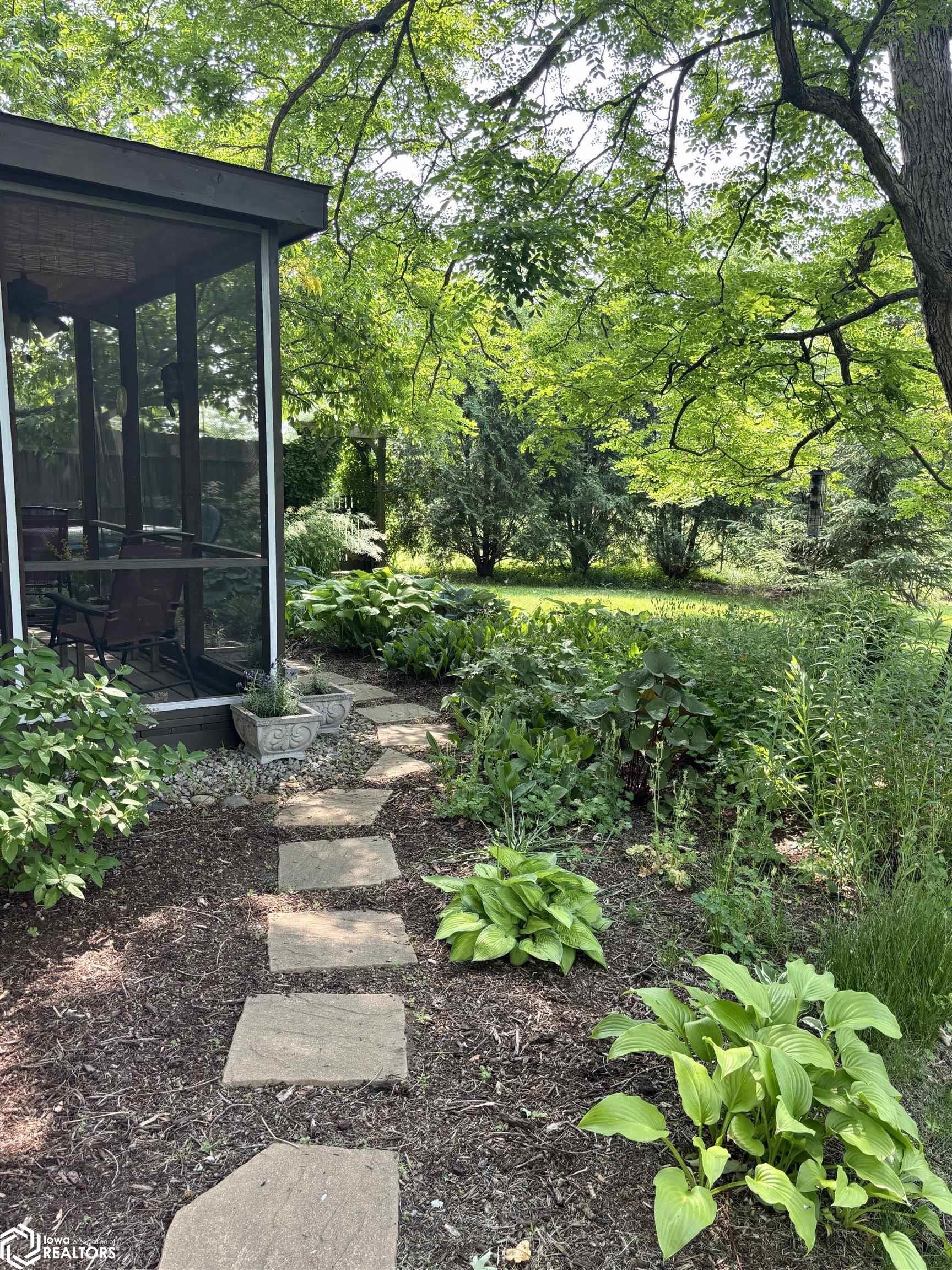 1204 Lakeview Drive, Fairfield, Iowa image 9