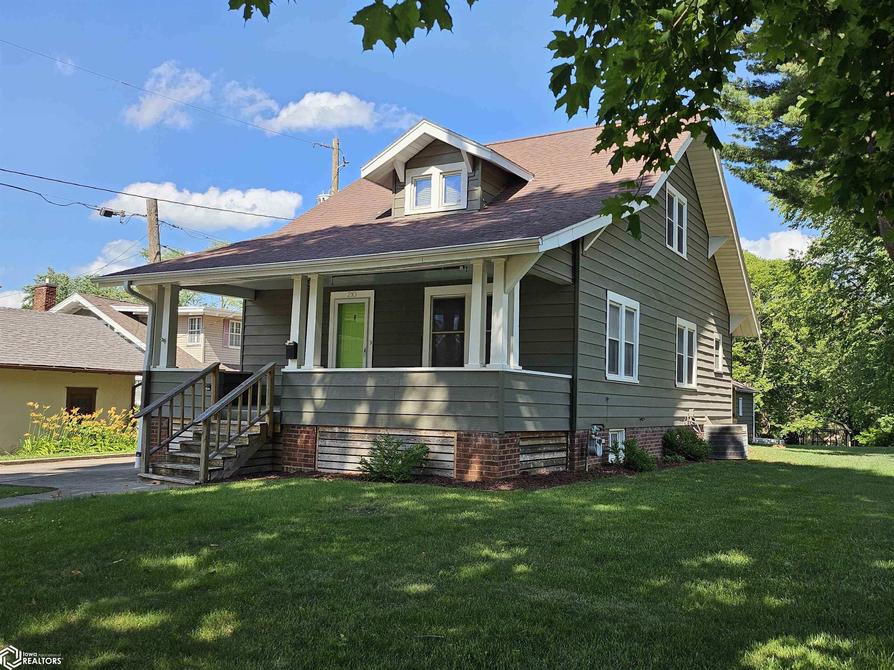 210 S 9th Street, Oskaloosa, Iowa image 1