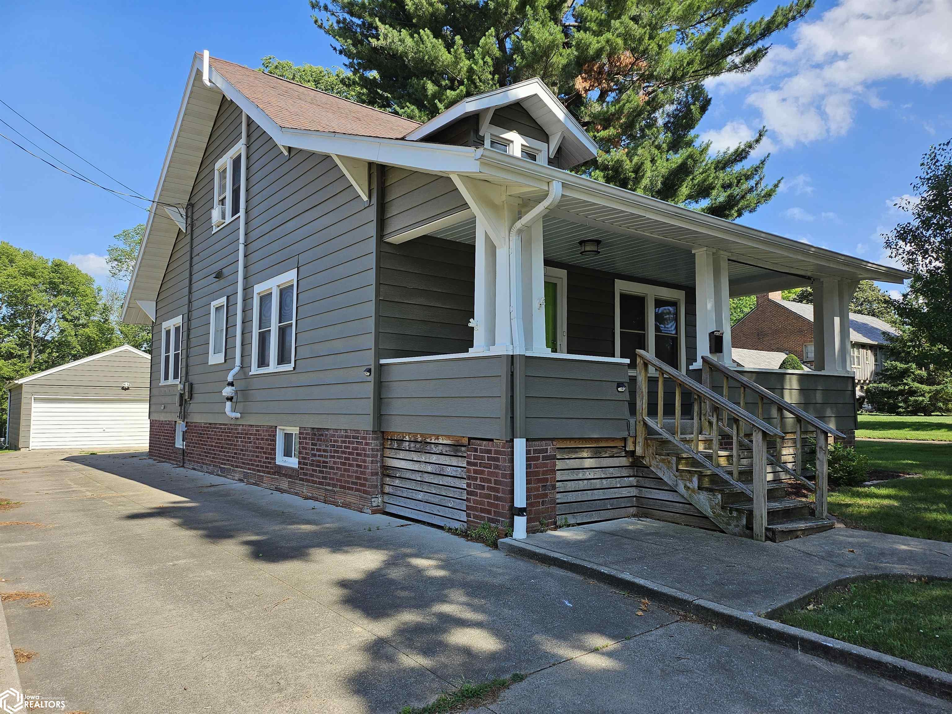 210 S 9th Street, Oskaloosa, Iowa image 2