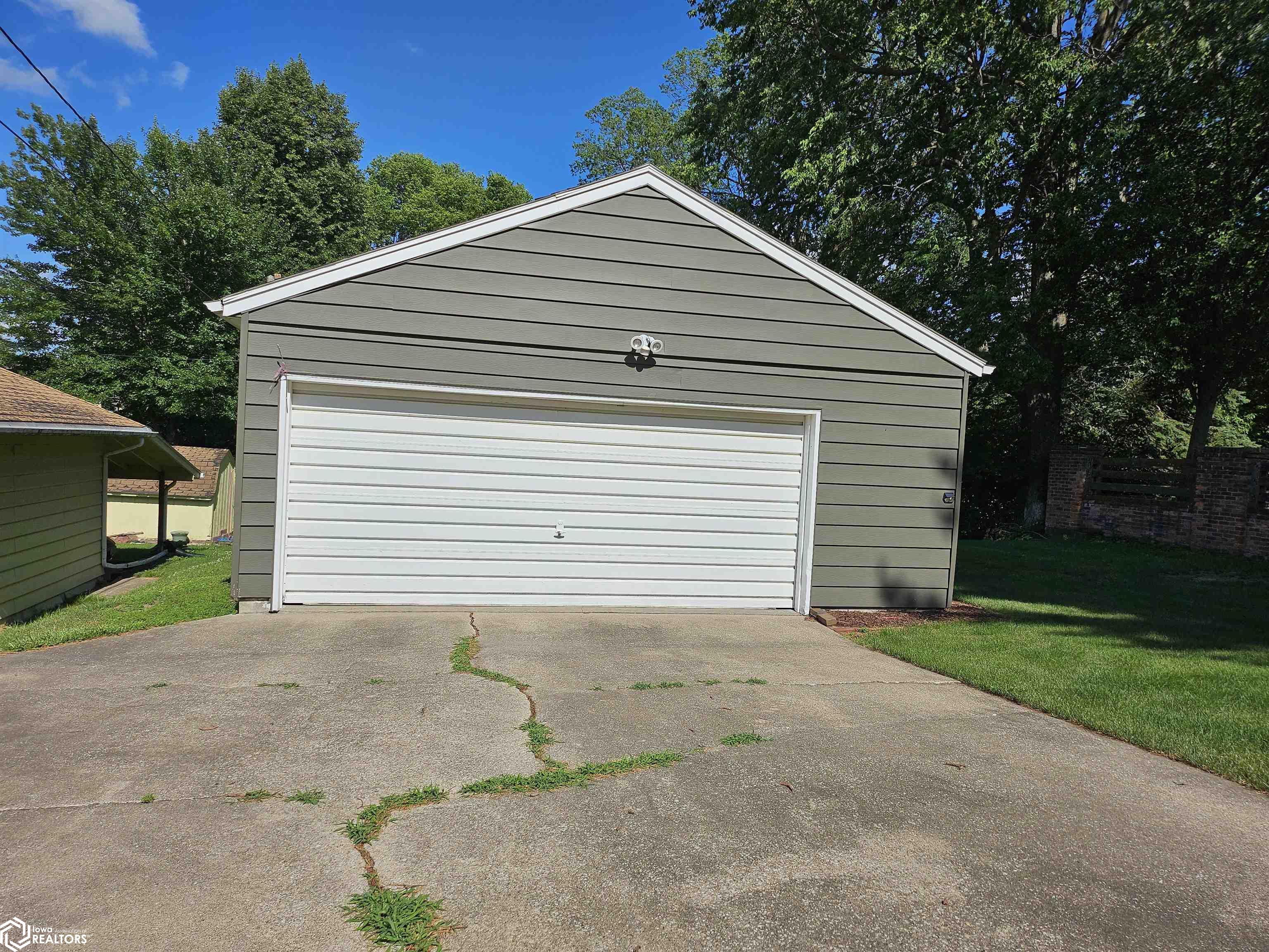 210 S 9th Street, Oskaloosa, Iowa image 3