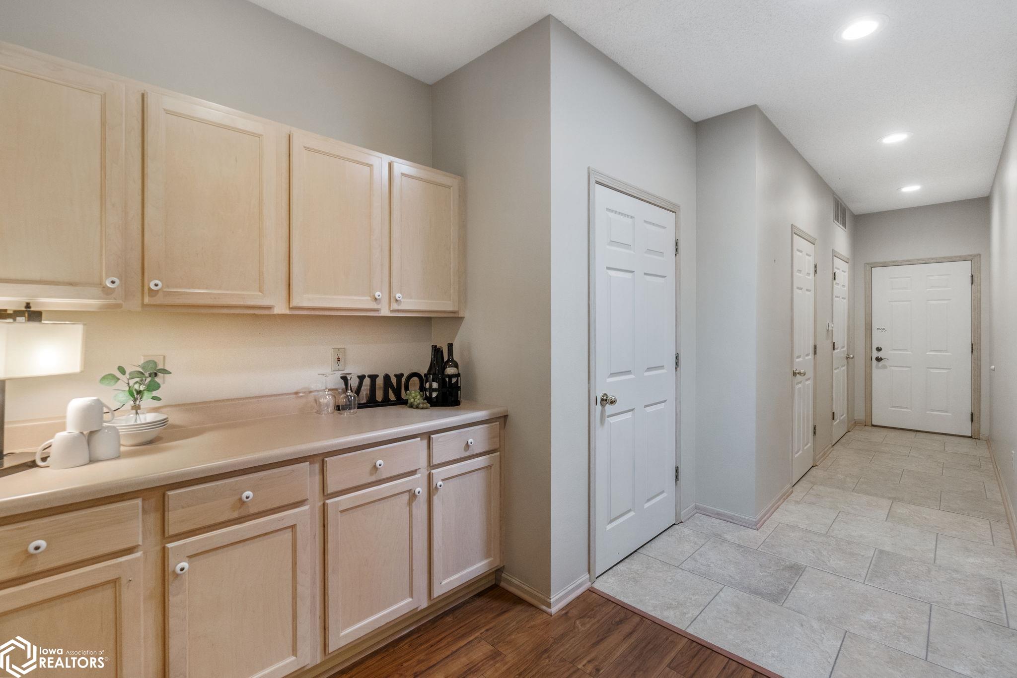 2048 Hunters Ridge Drive, Mason City, Iowa image 17