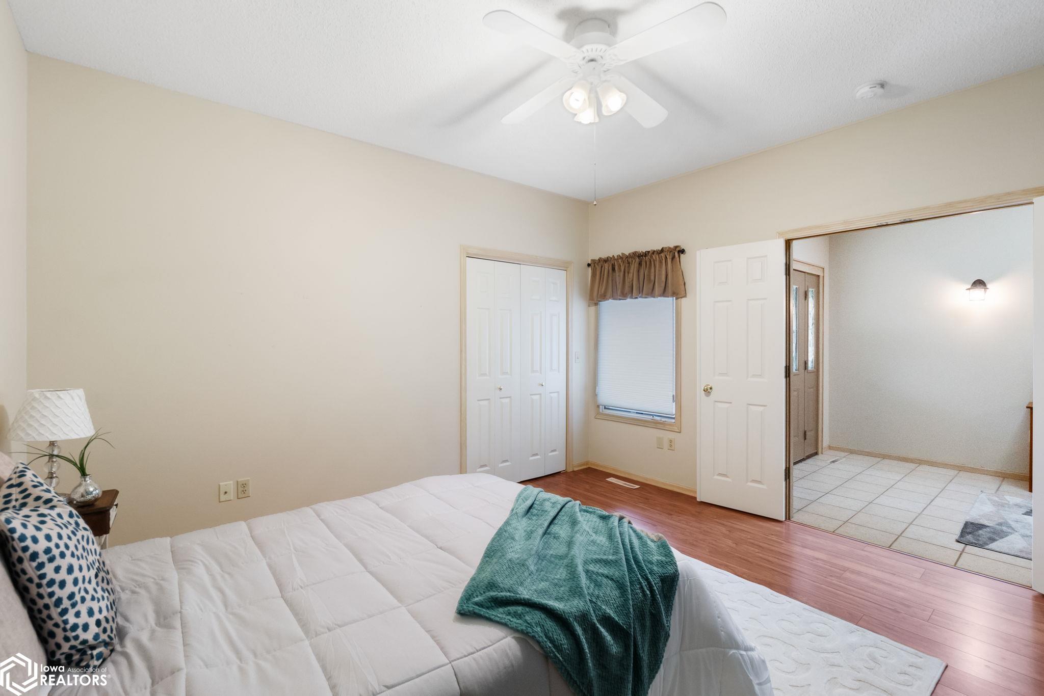 2048 Hunters Ridge Drive, Mason City, Iowa image 23