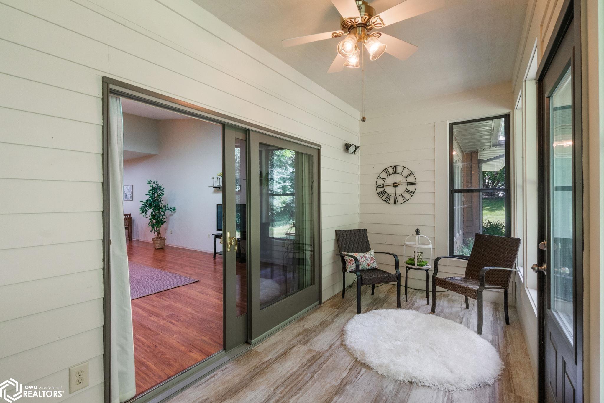2048 Hunters Ridge Drive, Mason City, Iowa image 25