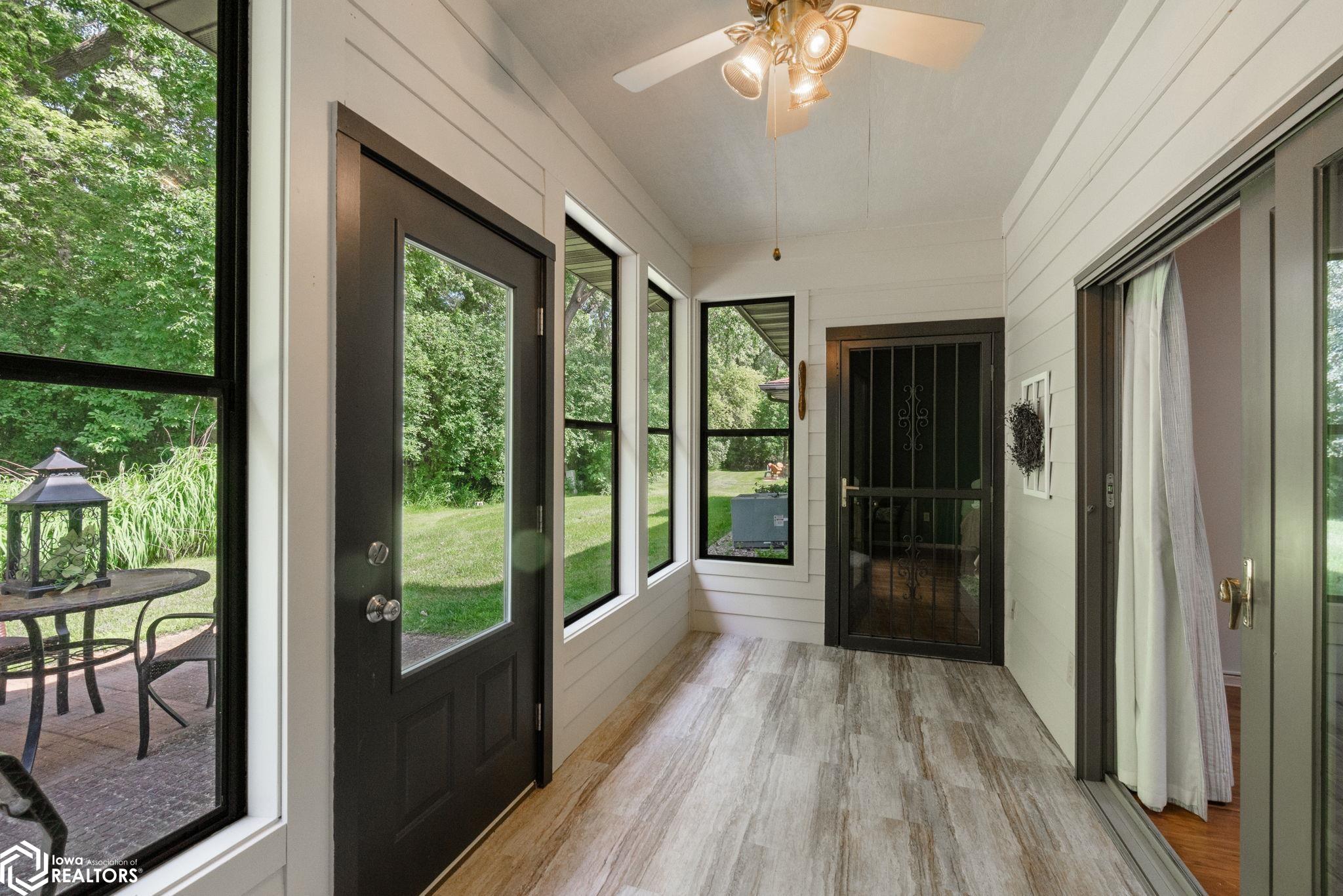 2048 Hunters Ridge Drive, Mason City, Iowa image 27