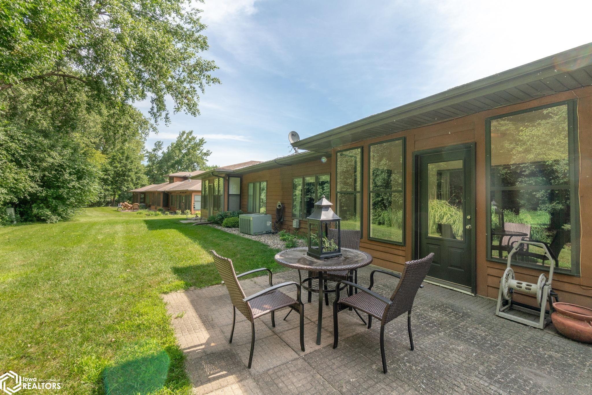 2048 Hunters Ridge Drive, Mason City, Iowa image 30