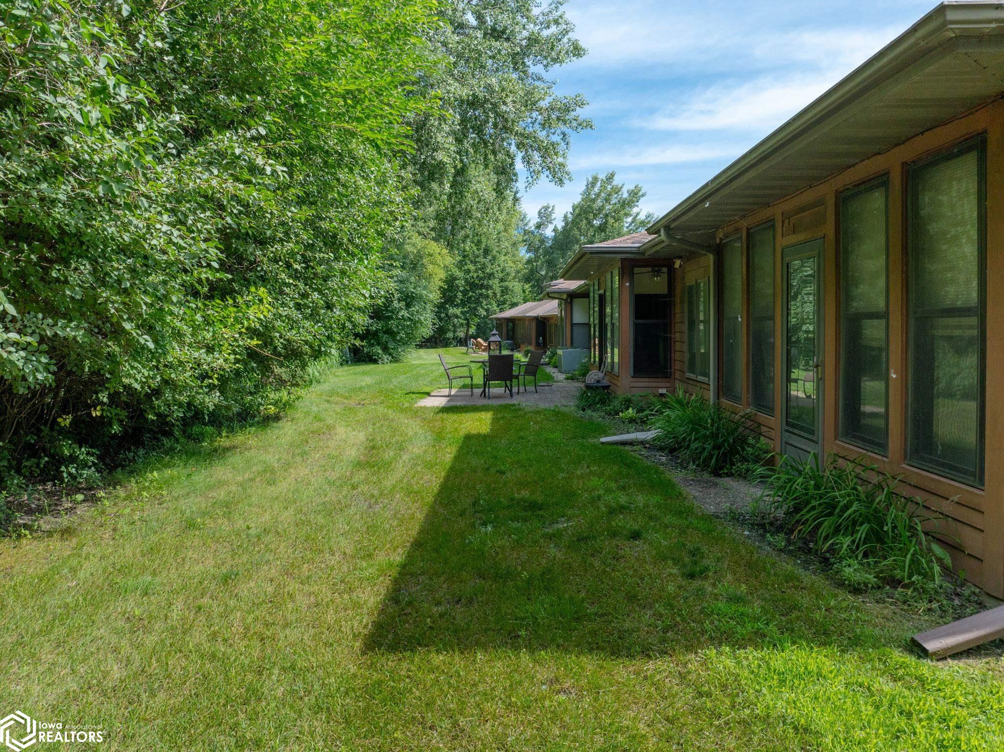 2048 Hunters Ridge Drive, Mason City, Iowa image 34