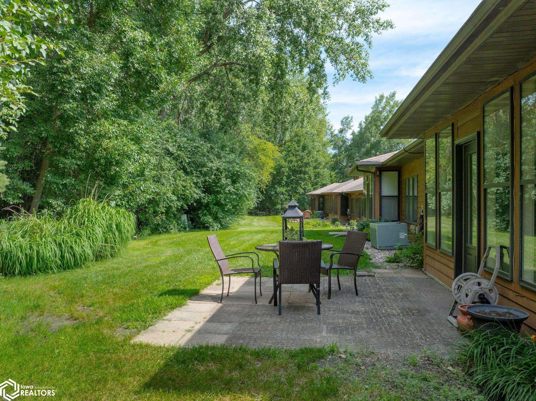 2048 Hunters Ridge Drive, Mason City, Iowa image 35
