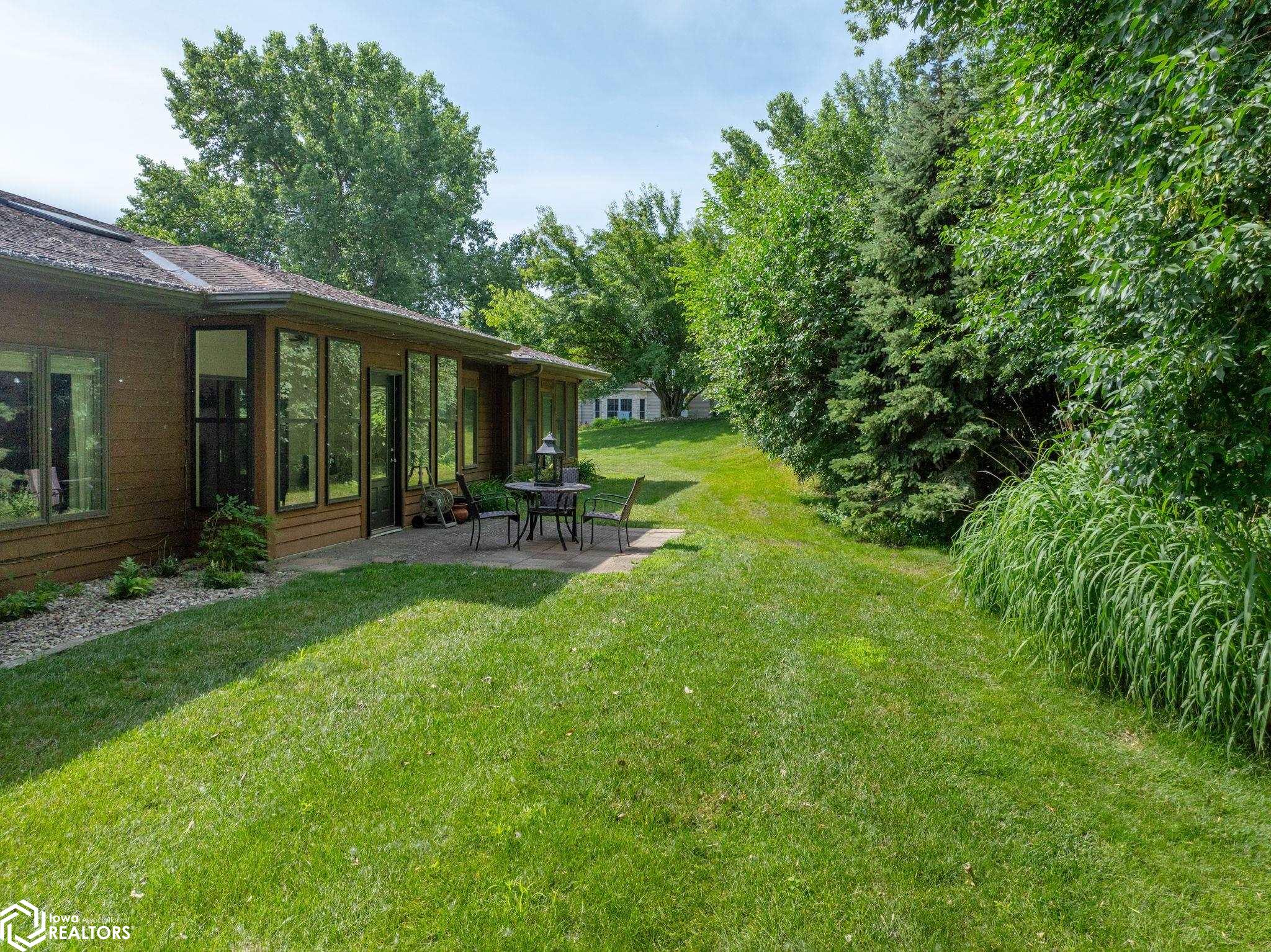 2048 Hunters Ridge Drive, Mason City, Iowa image 36