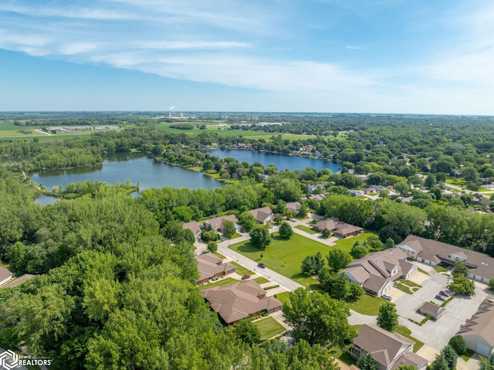 2048 Hunters Ridge Drive, Mason City, Iowa image 39