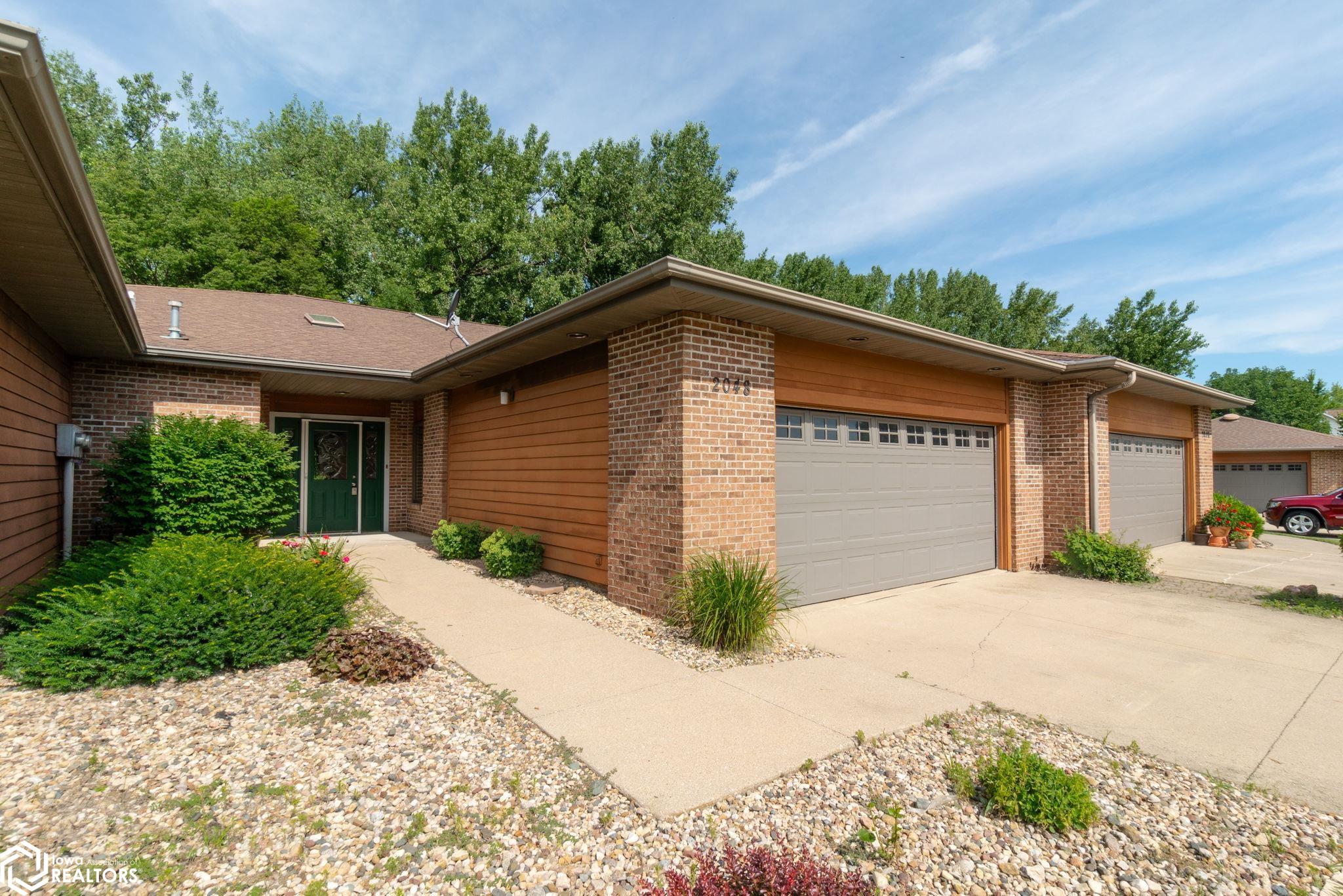 2048 Hunters Ridge Drive, Mason City, Iowa image 6
