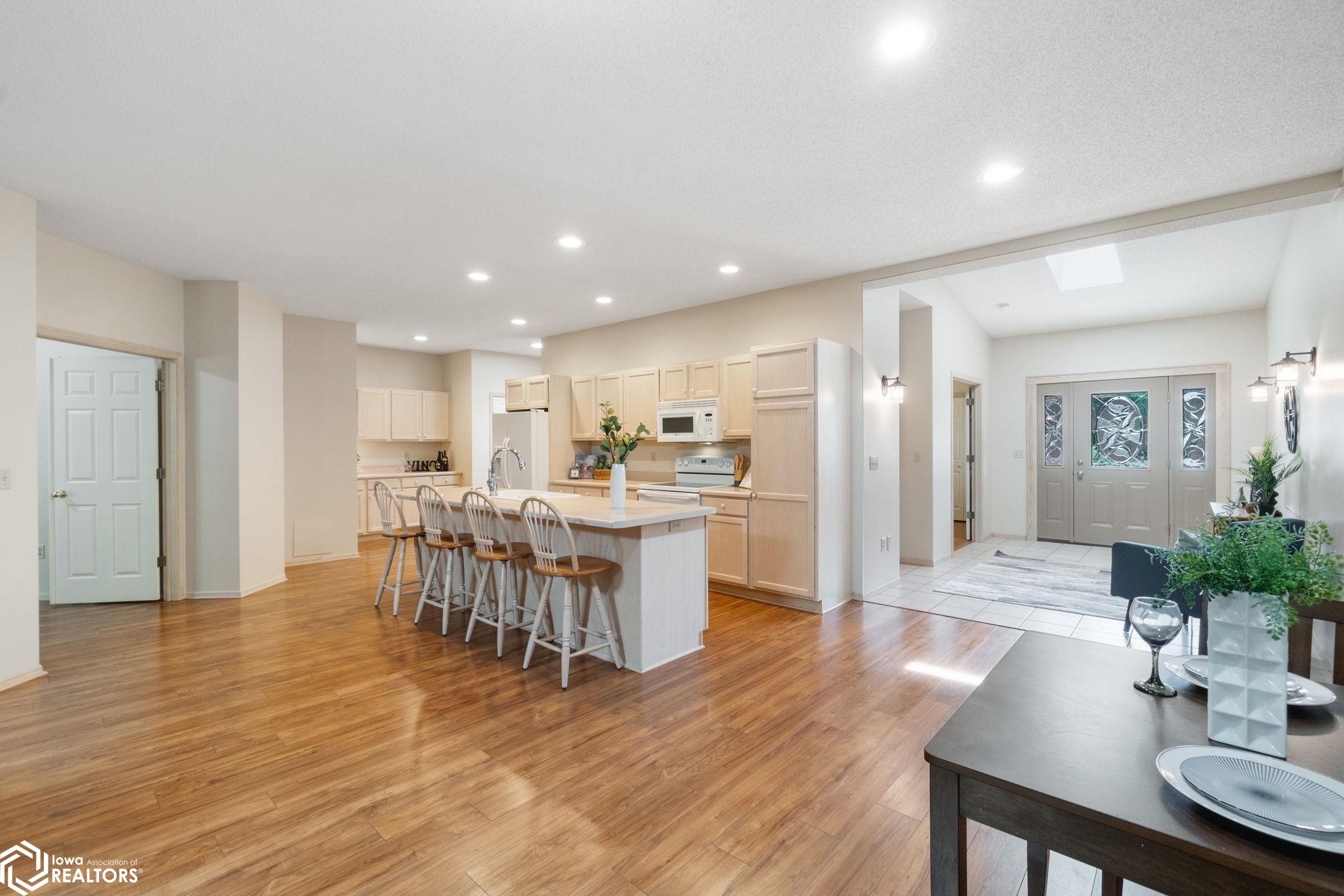2048 Hunters Ridge Drive, Mason City, Iowa image 9