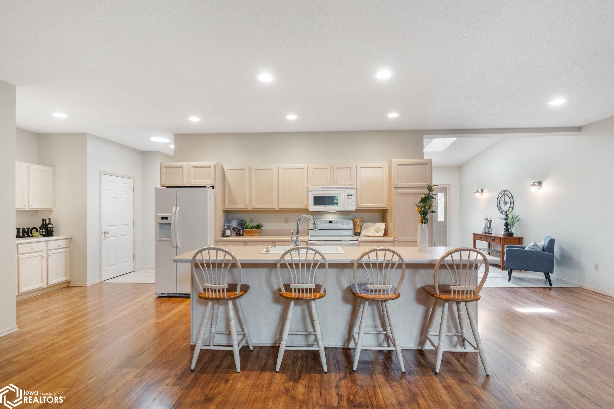 2048 Hunters Ridge Drive, Mason City, Iowa image 10