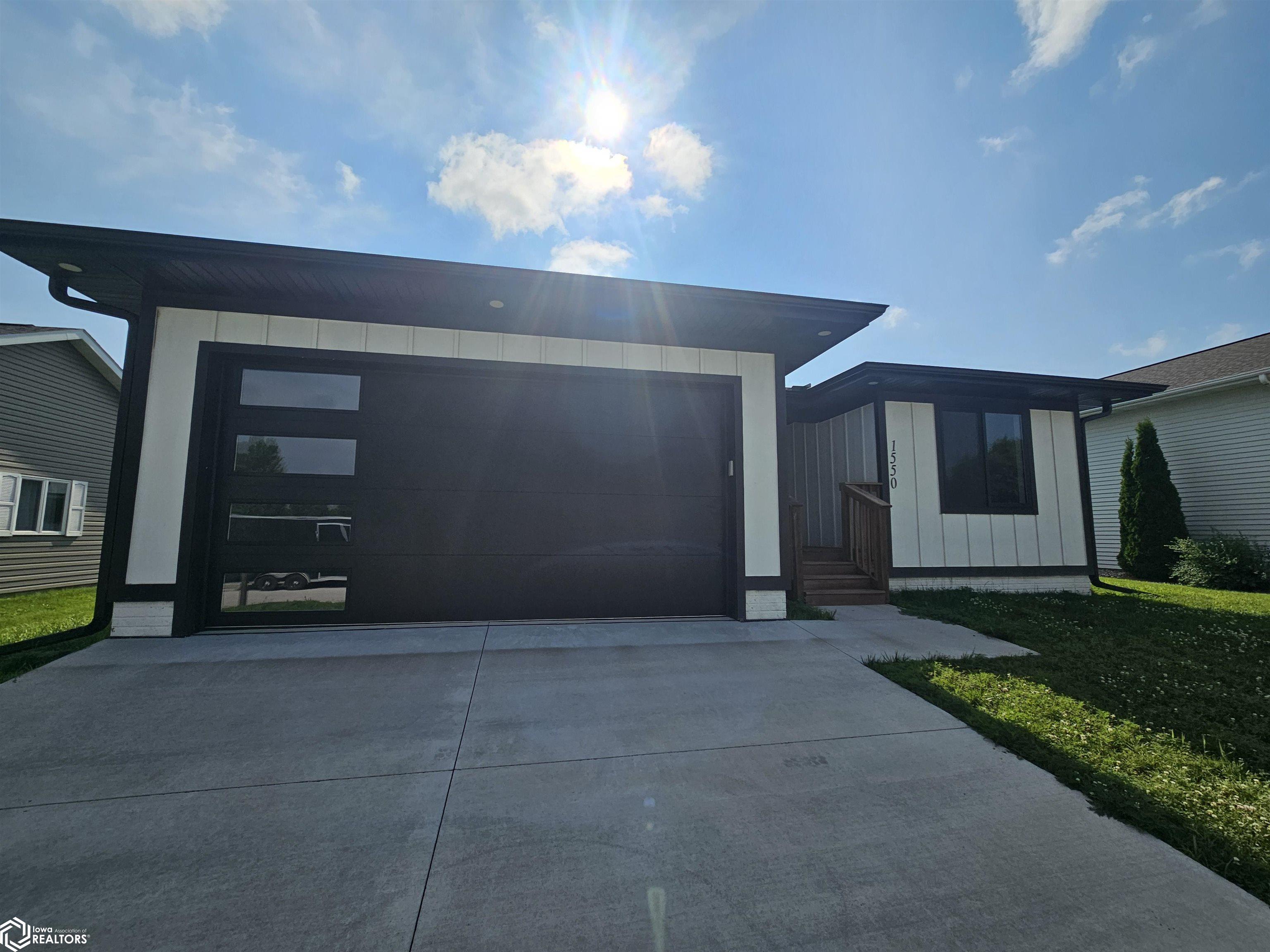 1550 Edgewood Drive, Carroll, Iowa image 1