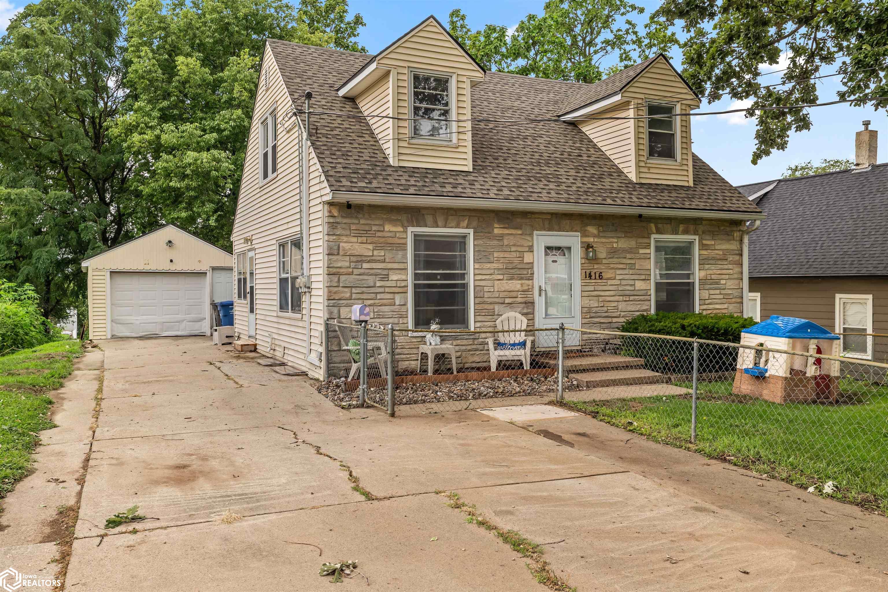 1416 Clinton Avenue, Des Moines, Iowa image 2