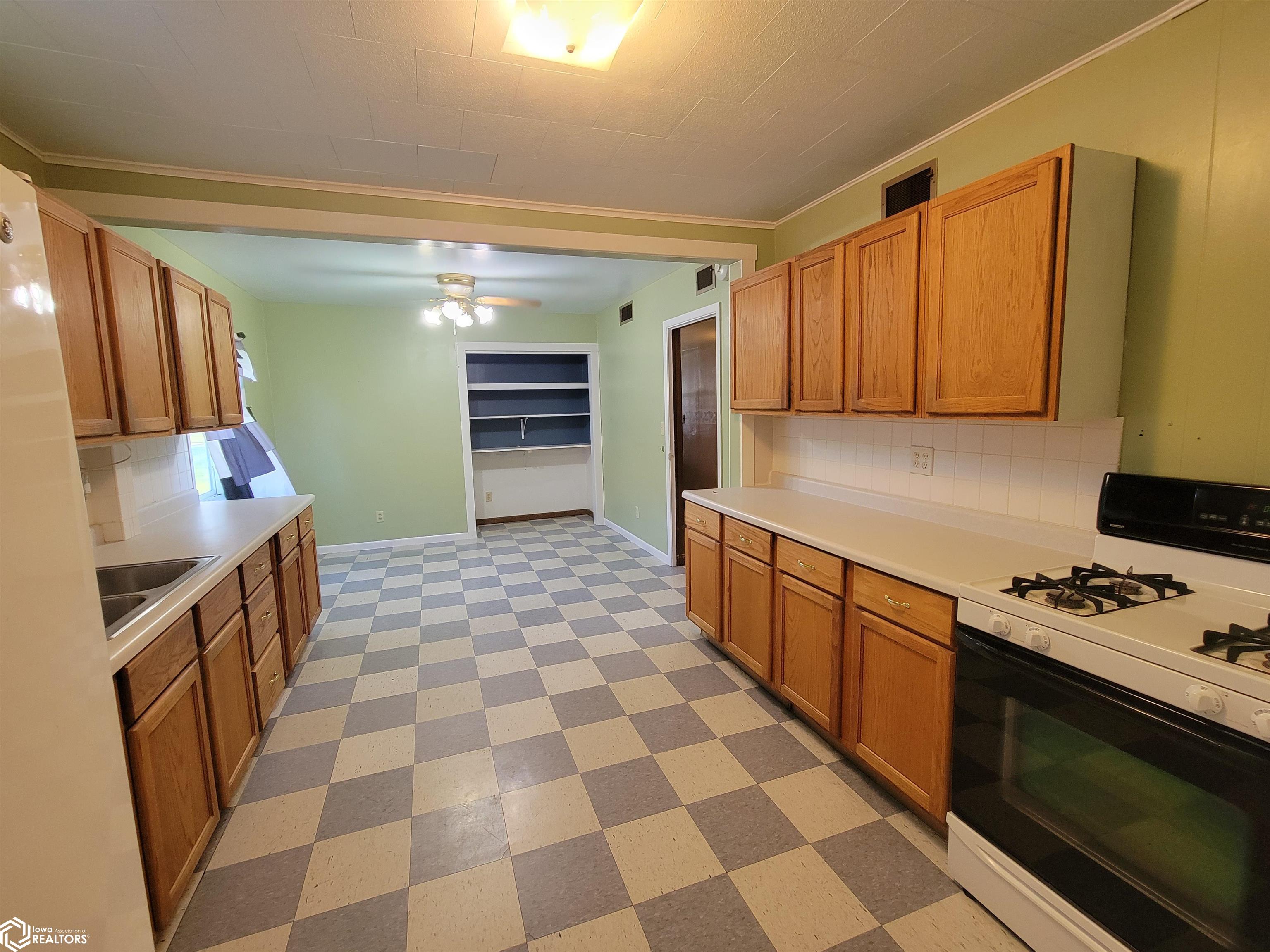 608 N Lincoln Avenue, Eagle Grove, Iowa image 7
