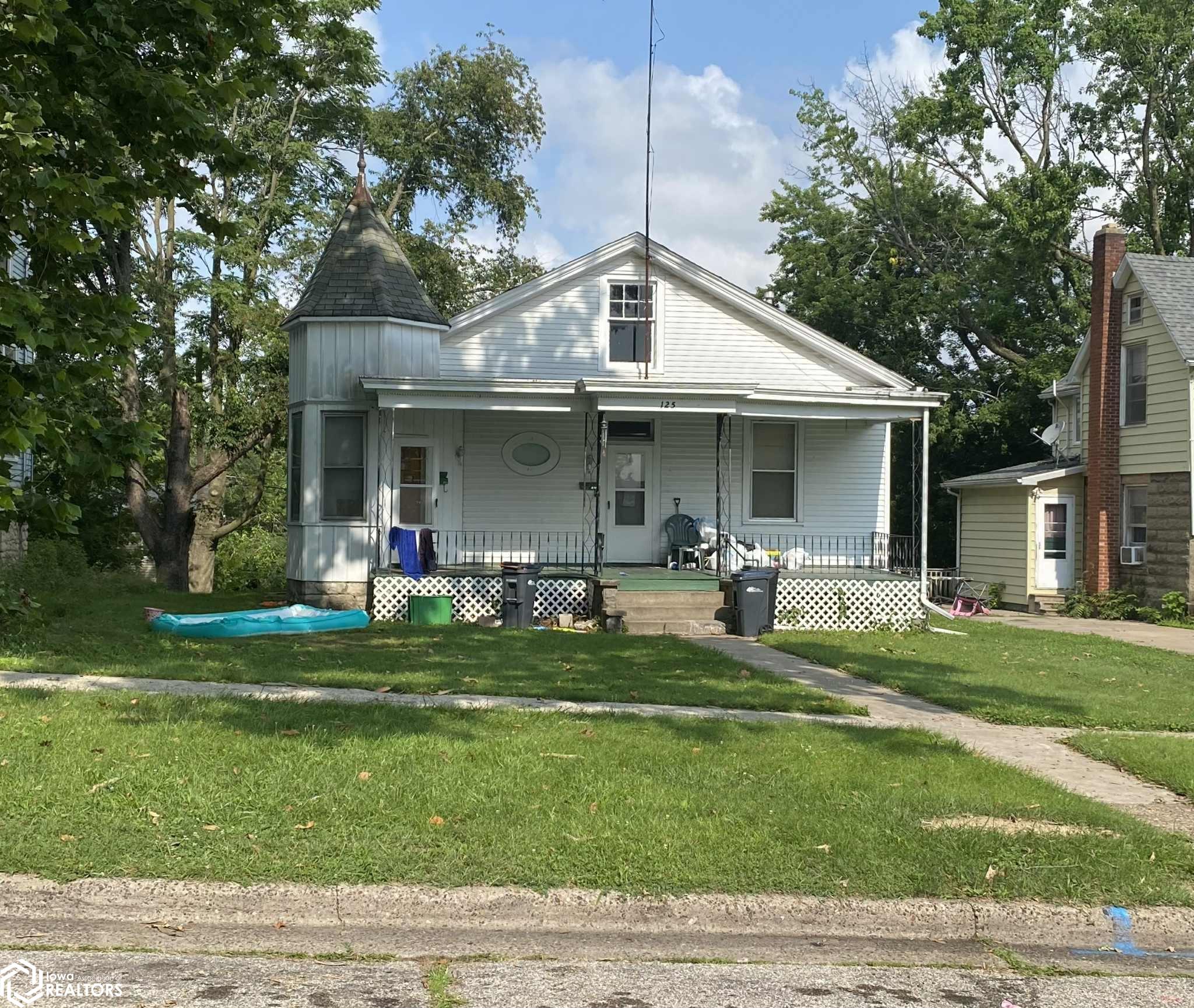 125 S 8th Street, Burlington, Iowa image 1