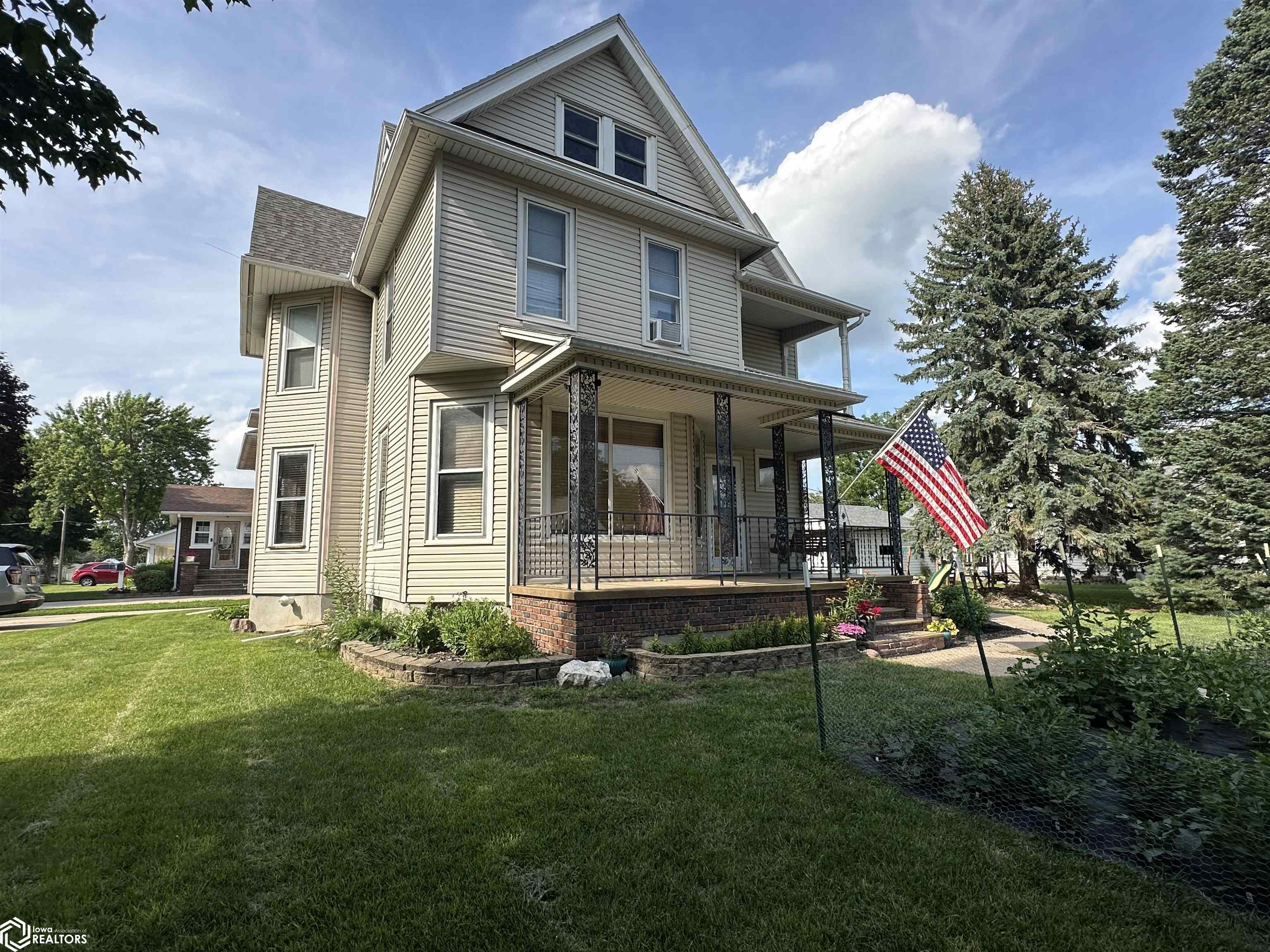 203 2nd Avenue, Clarion, Iowa image 1