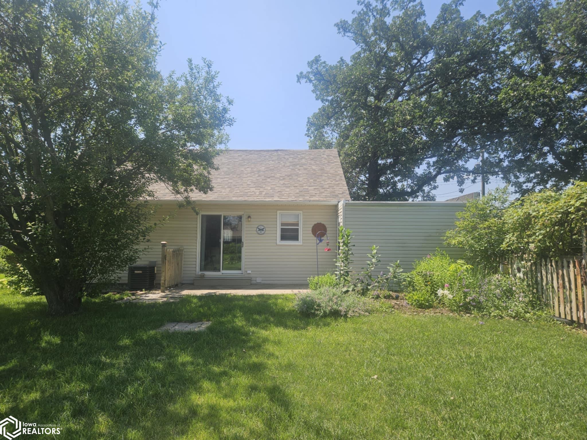 1305 Bank Street, Webster City, Iowa image 3