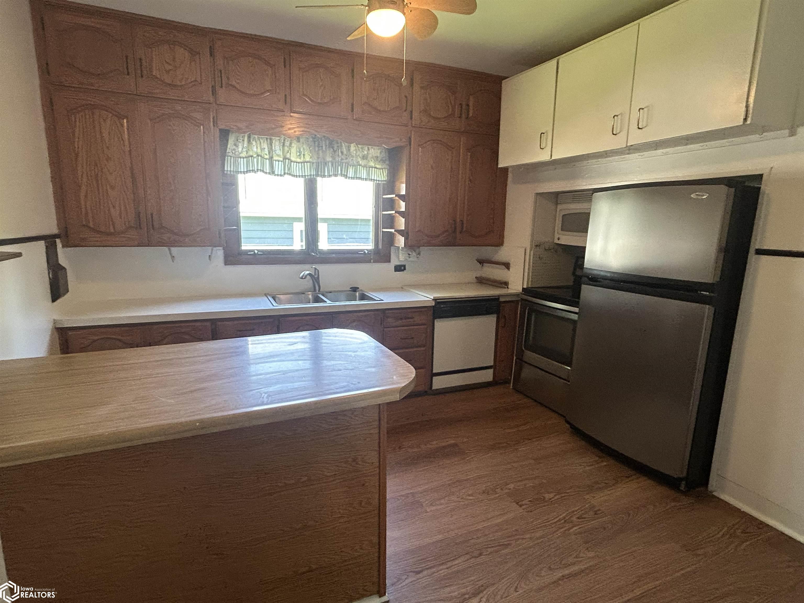 1300 7th Ave N Avenue, Clear Lake, Iowa image 3