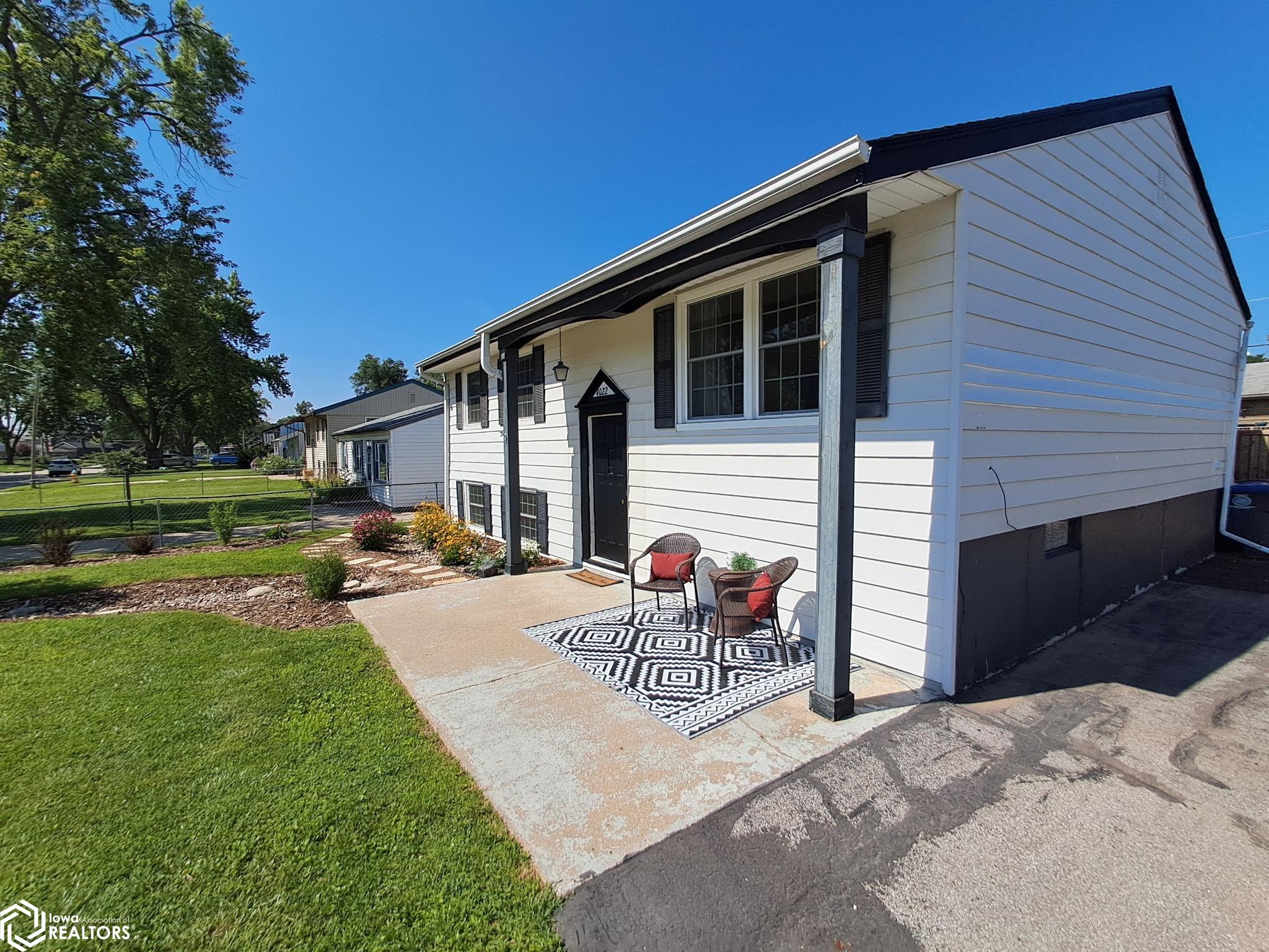 4022 Ramelle Drive, Council Bluffs, Iowa image 1