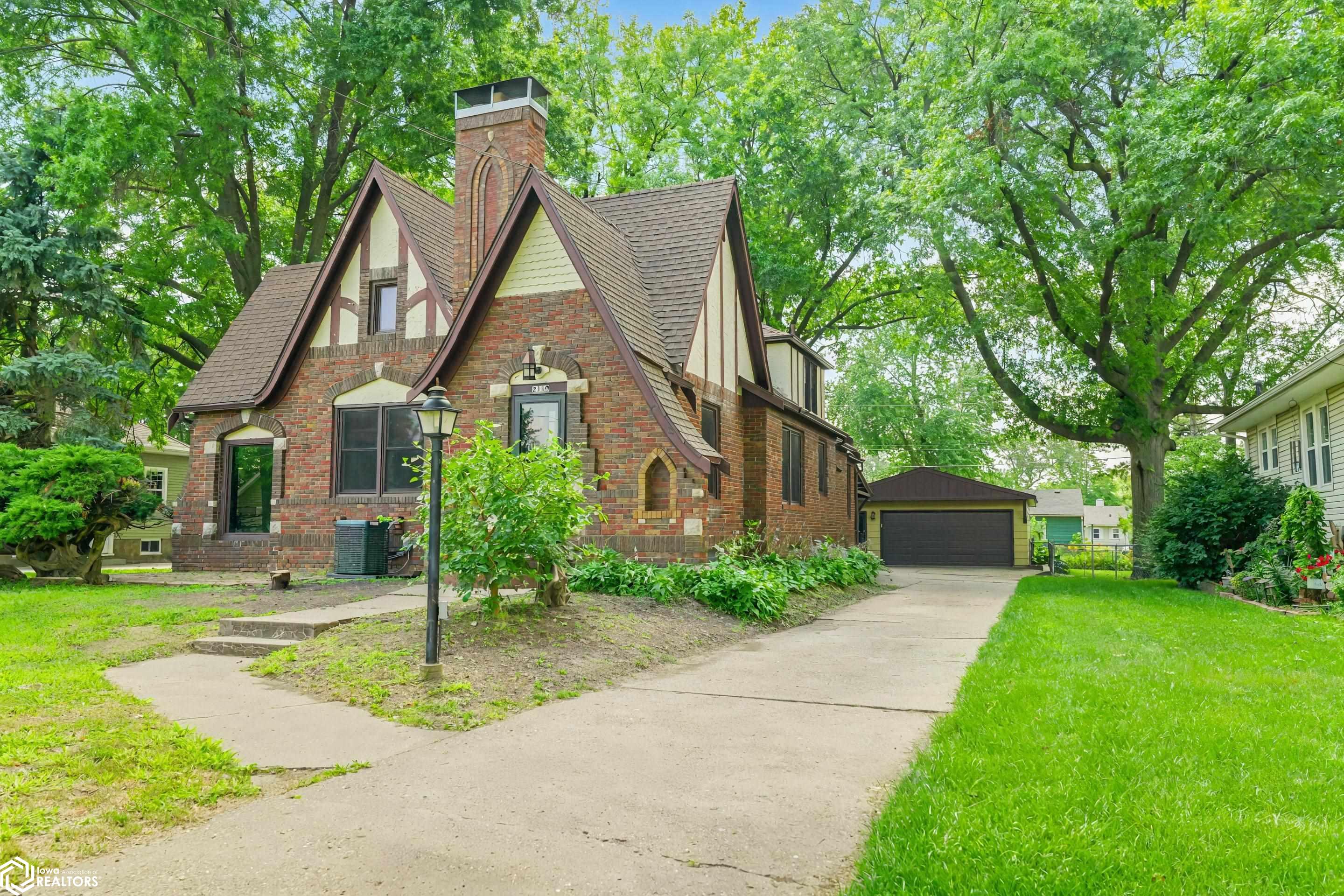 2119 Summer St, Burlington, Iowa image 2