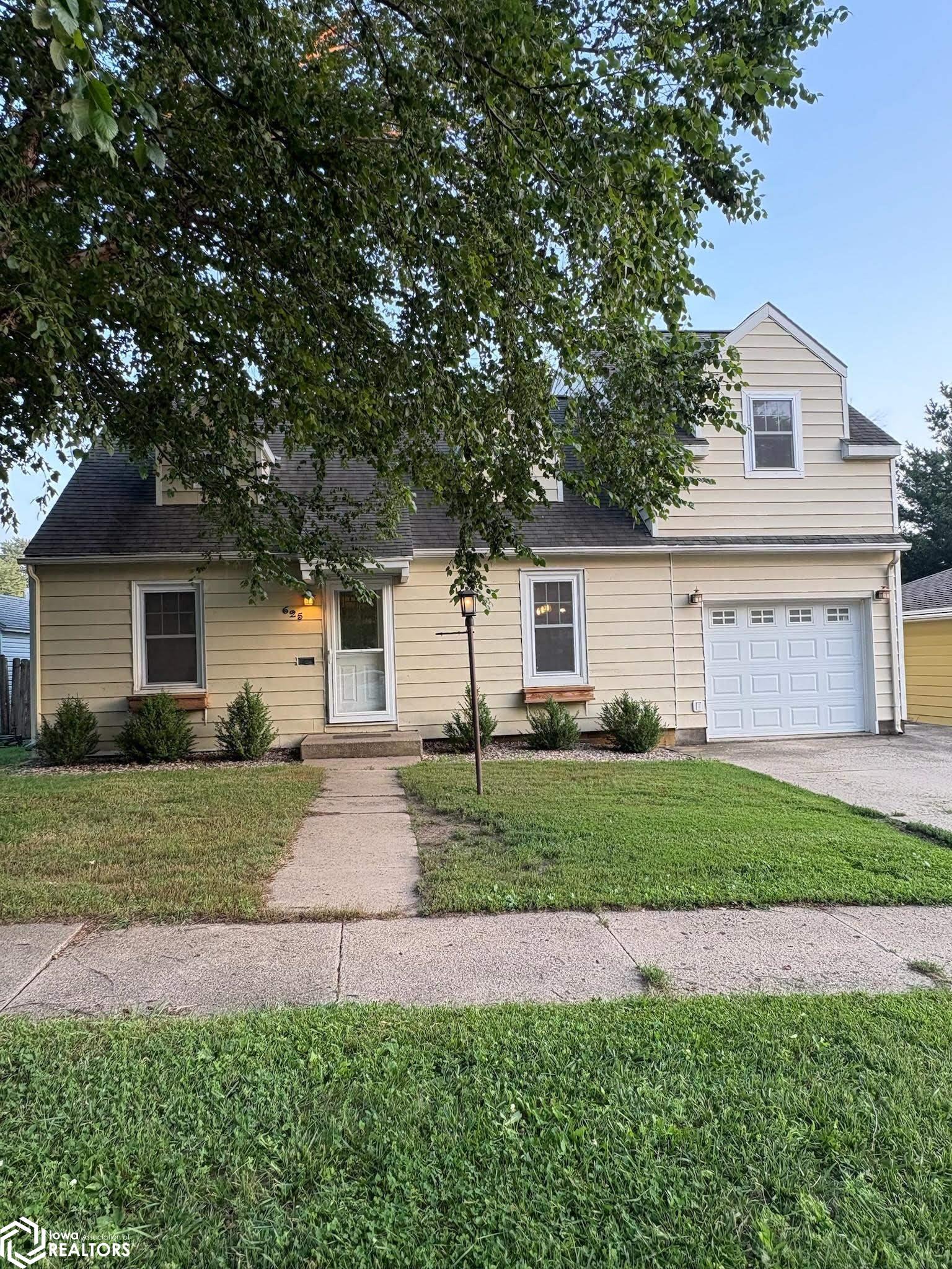 625 W 17th Street, Carroll, Iowa image 1