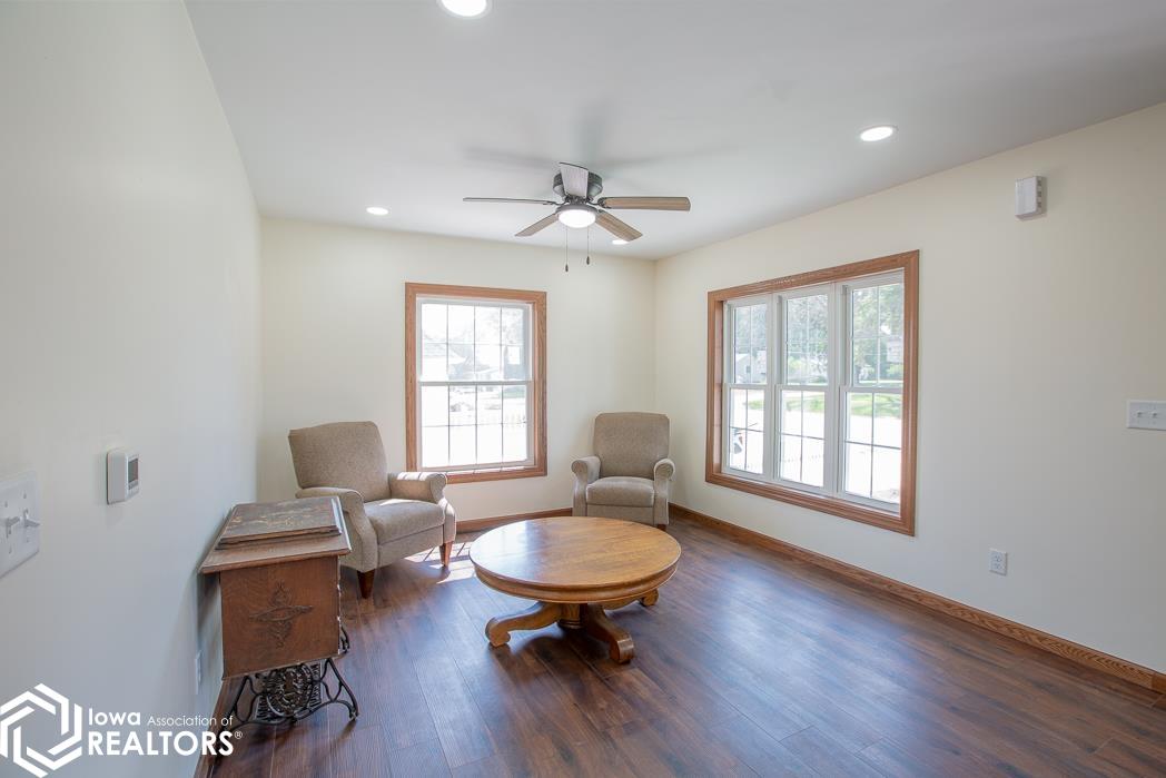 716 1st Avenue, Hampton, Iowa image 4