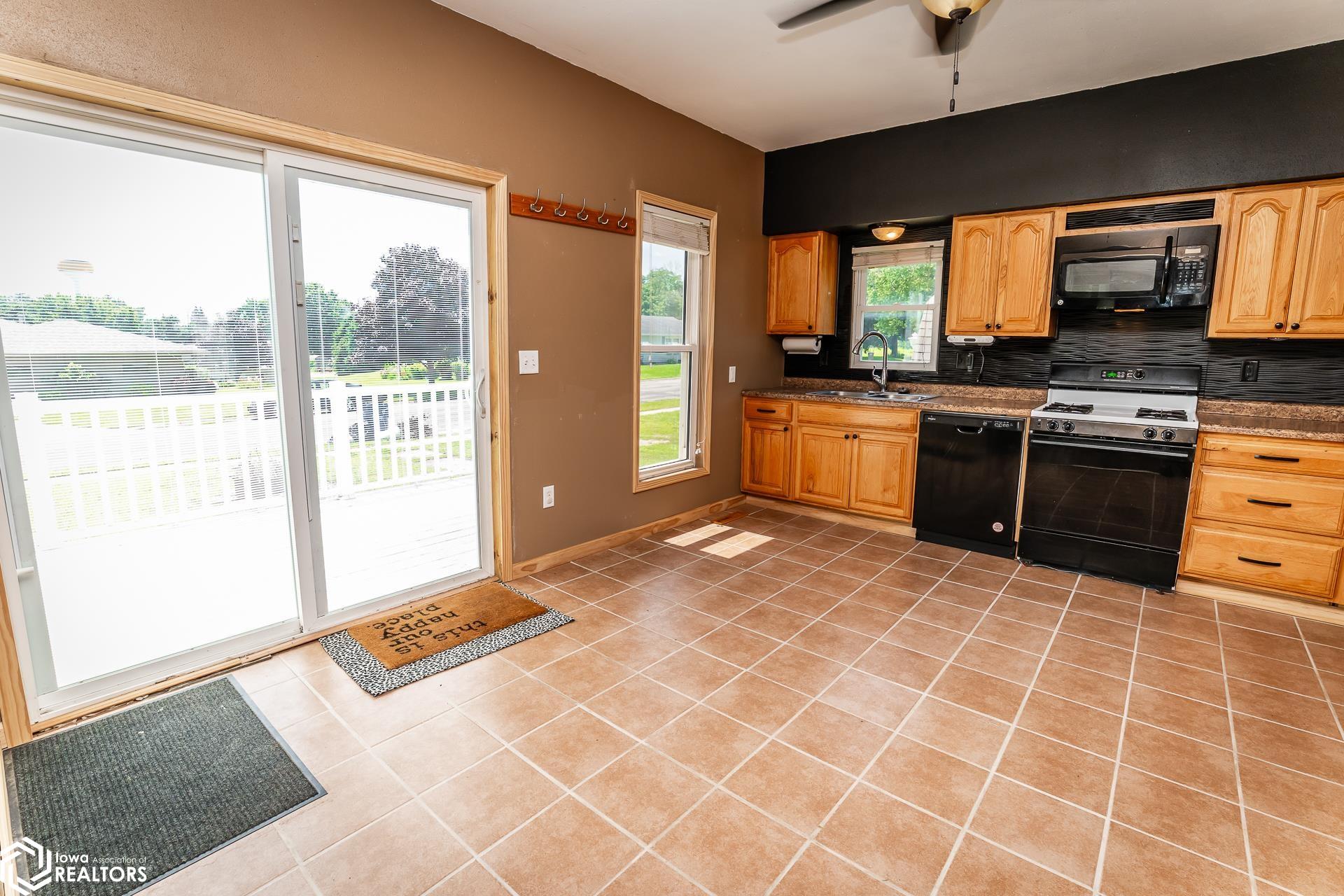 101 5th Street, State Center, Iowa image 3