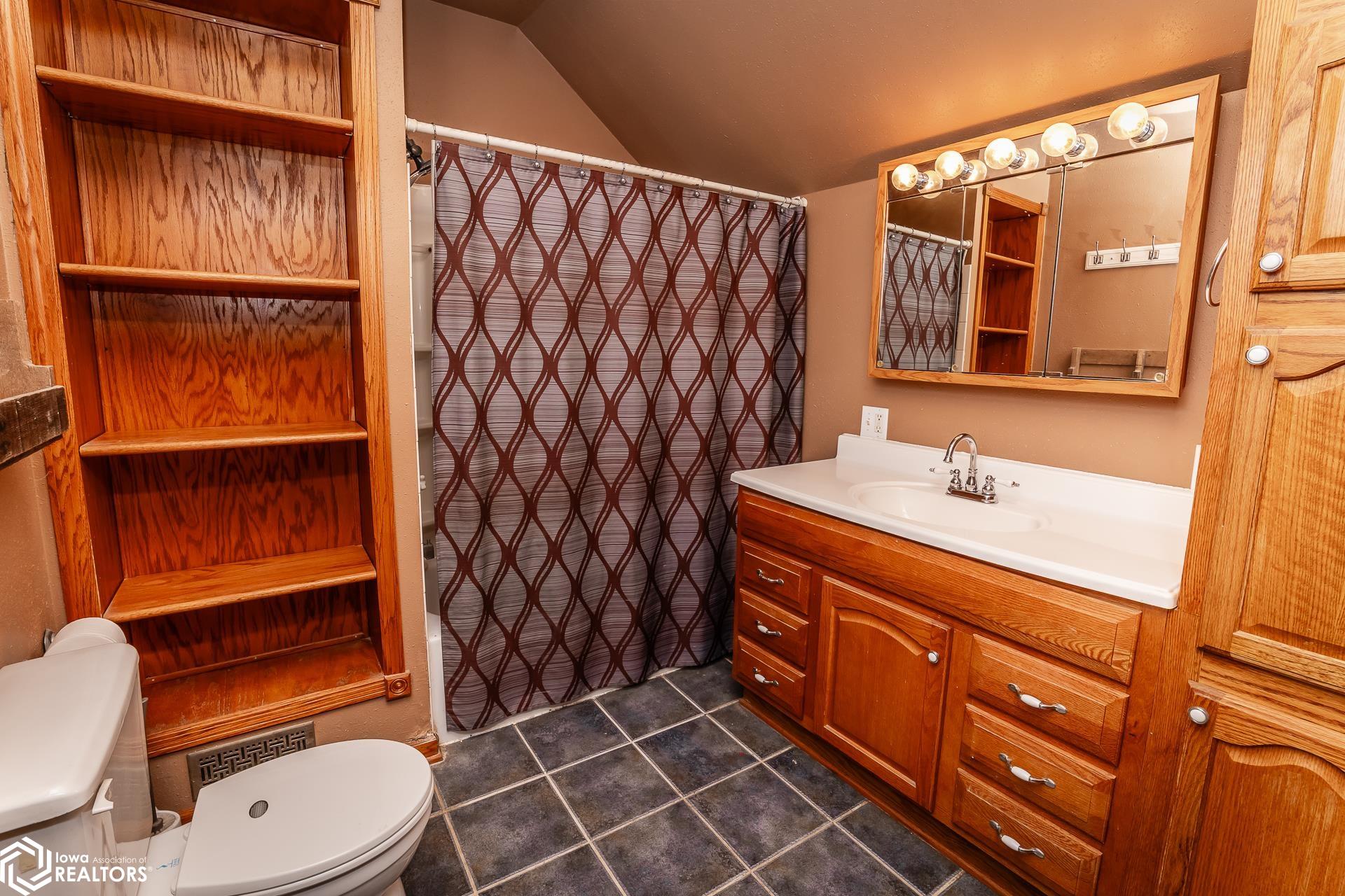 101 5th Street, State Center, Iowa image 34