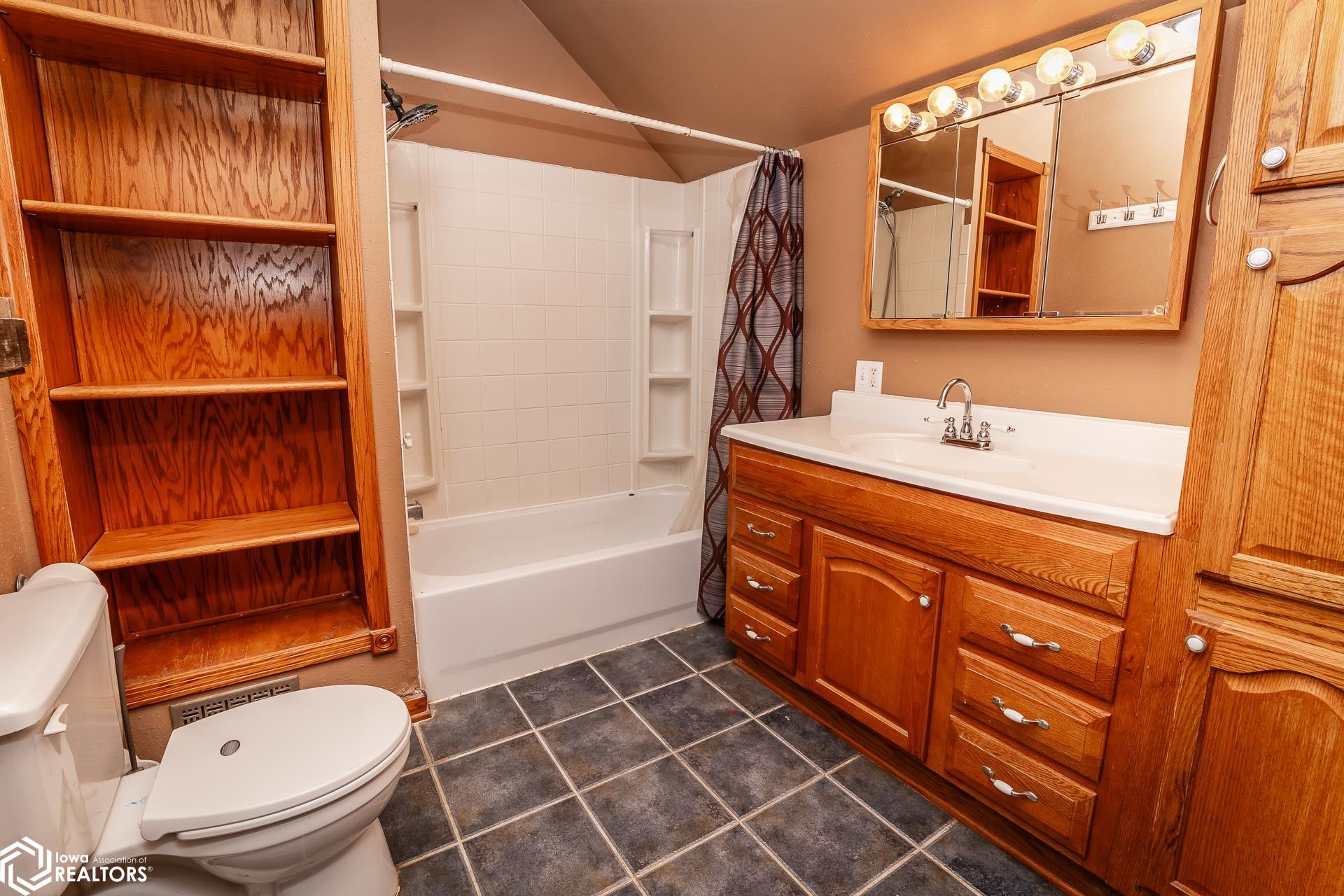 101 5th Street, State Center, Iowa image 35