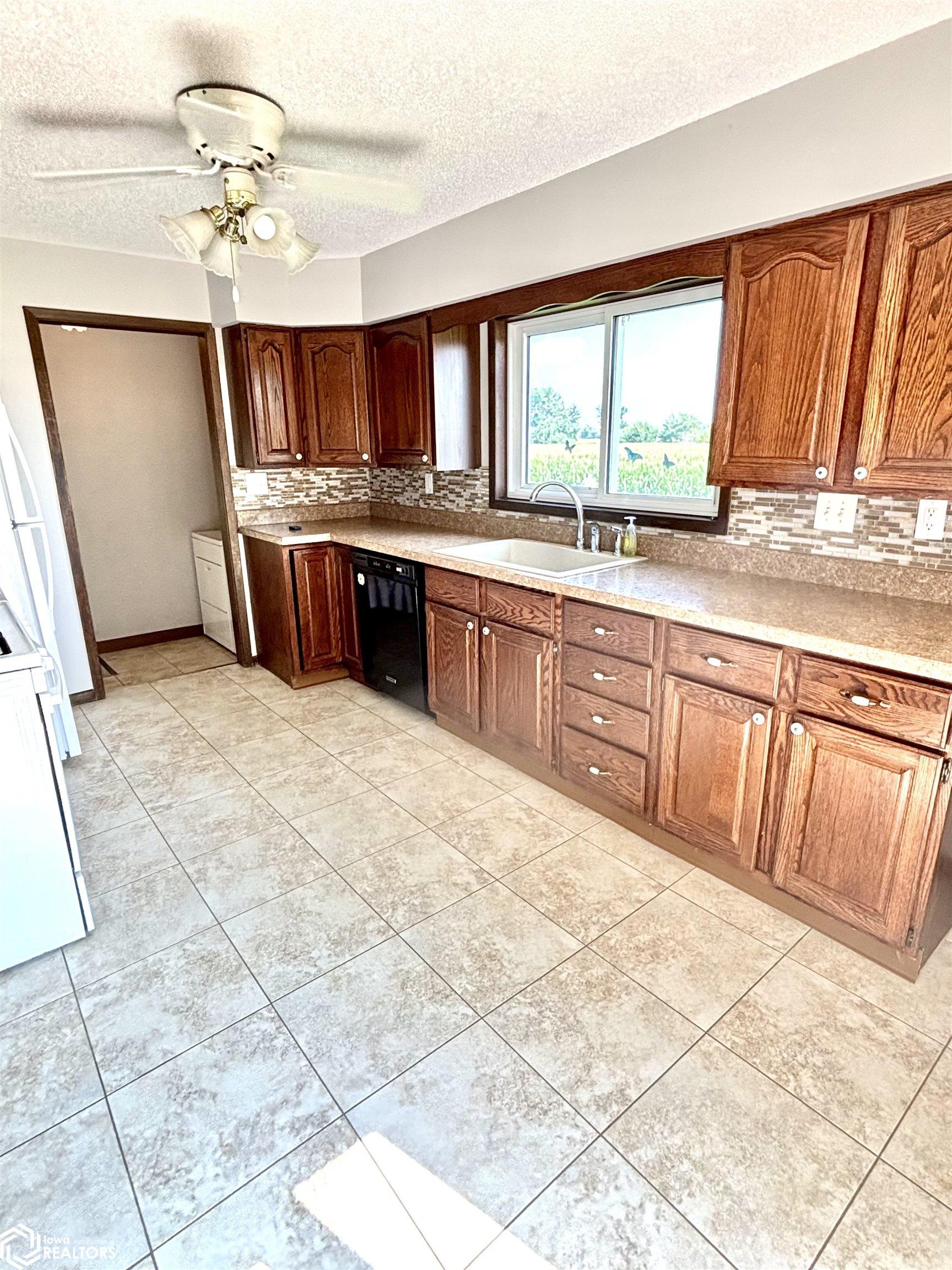 210 Railway Street, Marshalltown, Iowa image 12