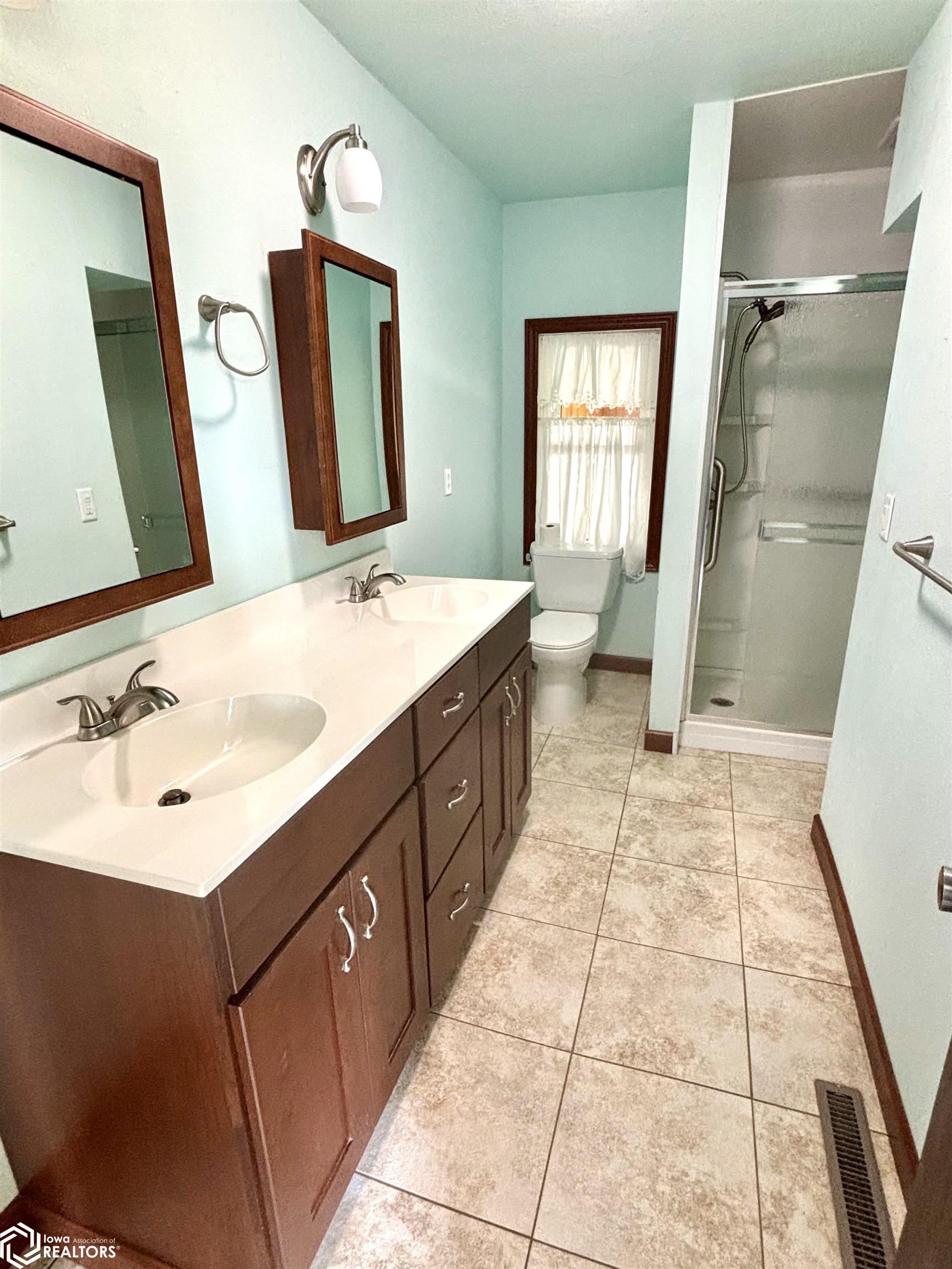 210 Railway Street, Marshalltown, Iowa image 16