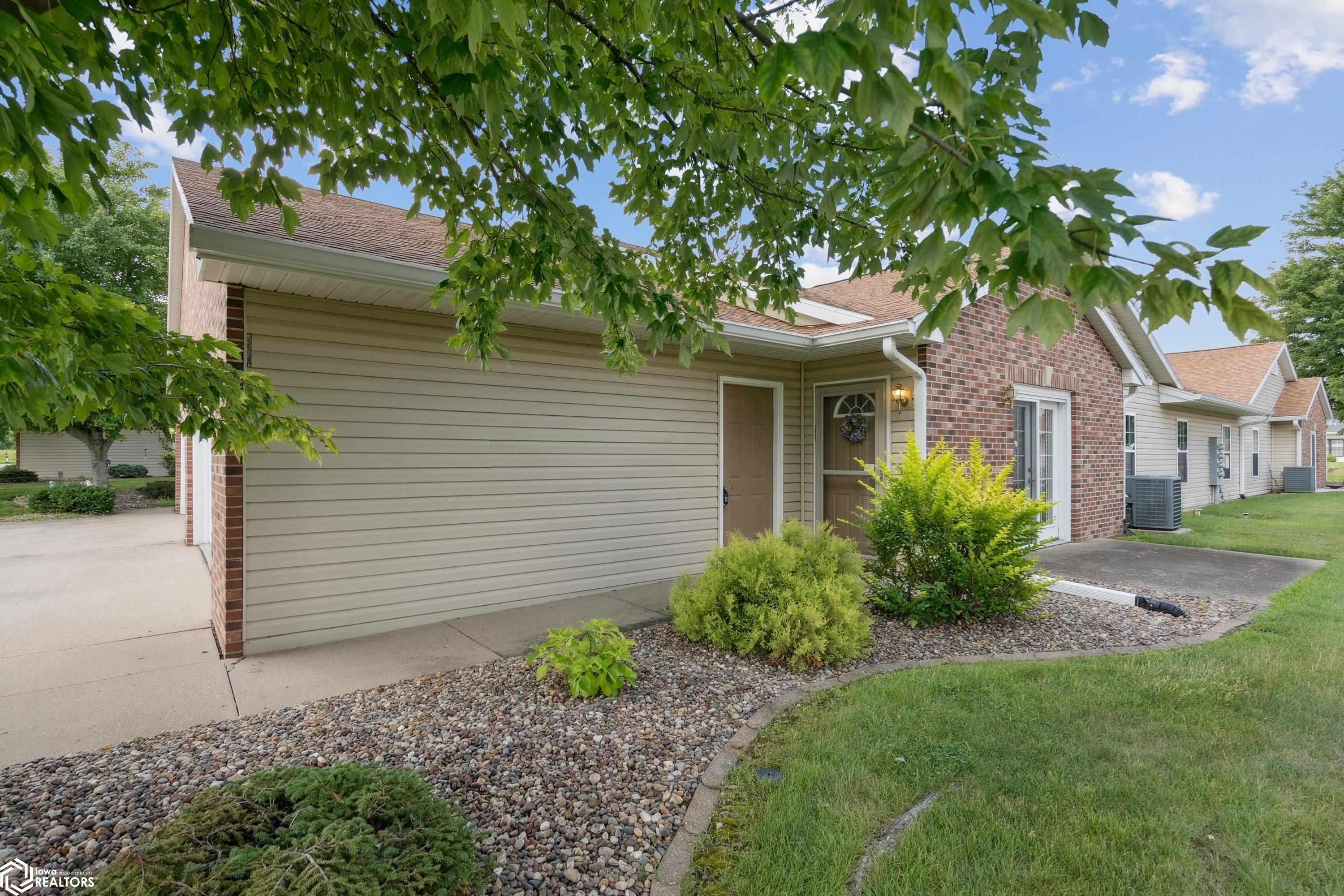 620 Layne Dr Unit 2, West Burlington, Iowa image 1