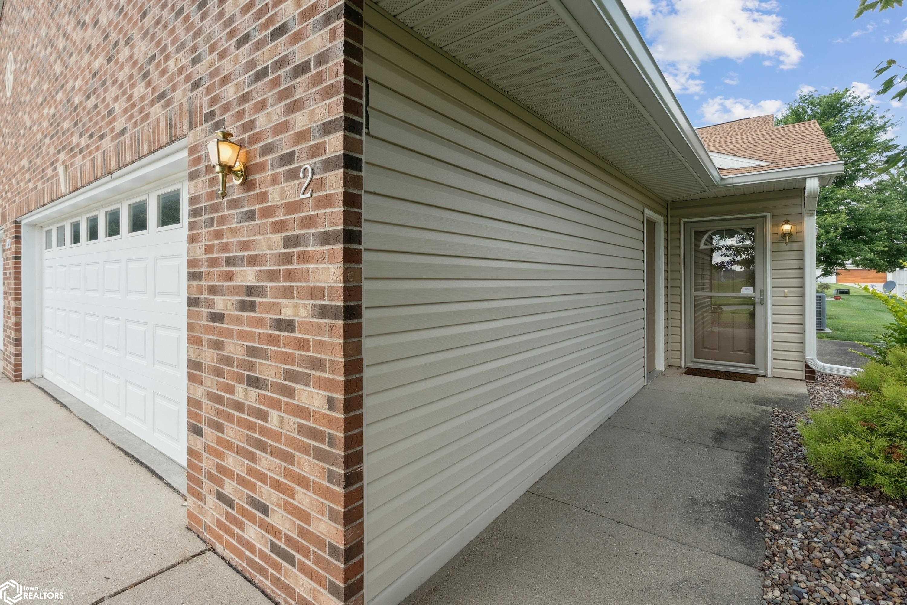 620 Layne Dr Unit 2, West Burlington, Iowa image 2