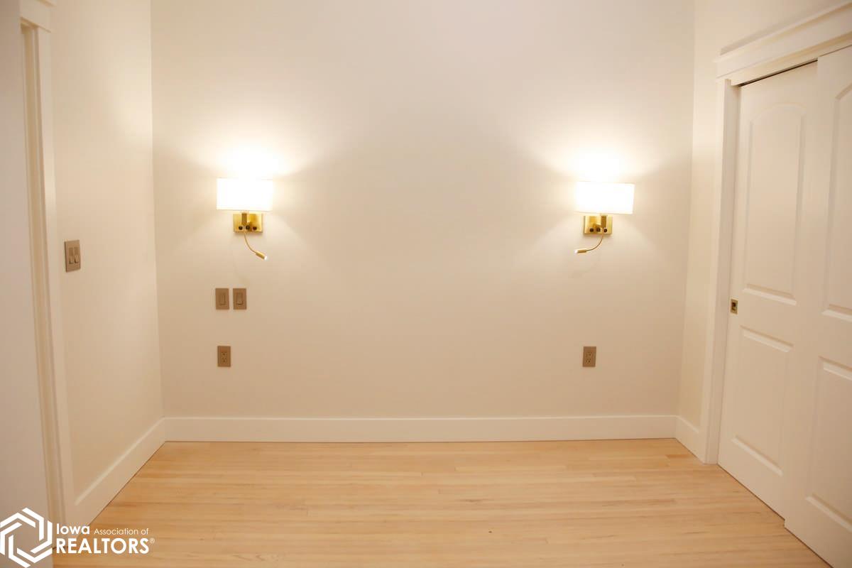 51 E Broadway #201 #201, Fairfield, Iowa image 7