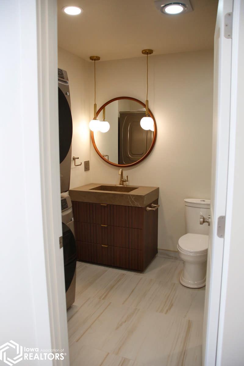 51 E Broadway #204 #204, Fairfield, Iowa image 2