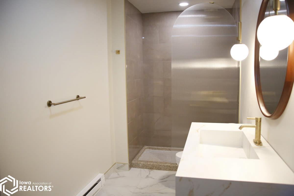 51 E Broadway #303 #303, Fairfield, Iowa image 6