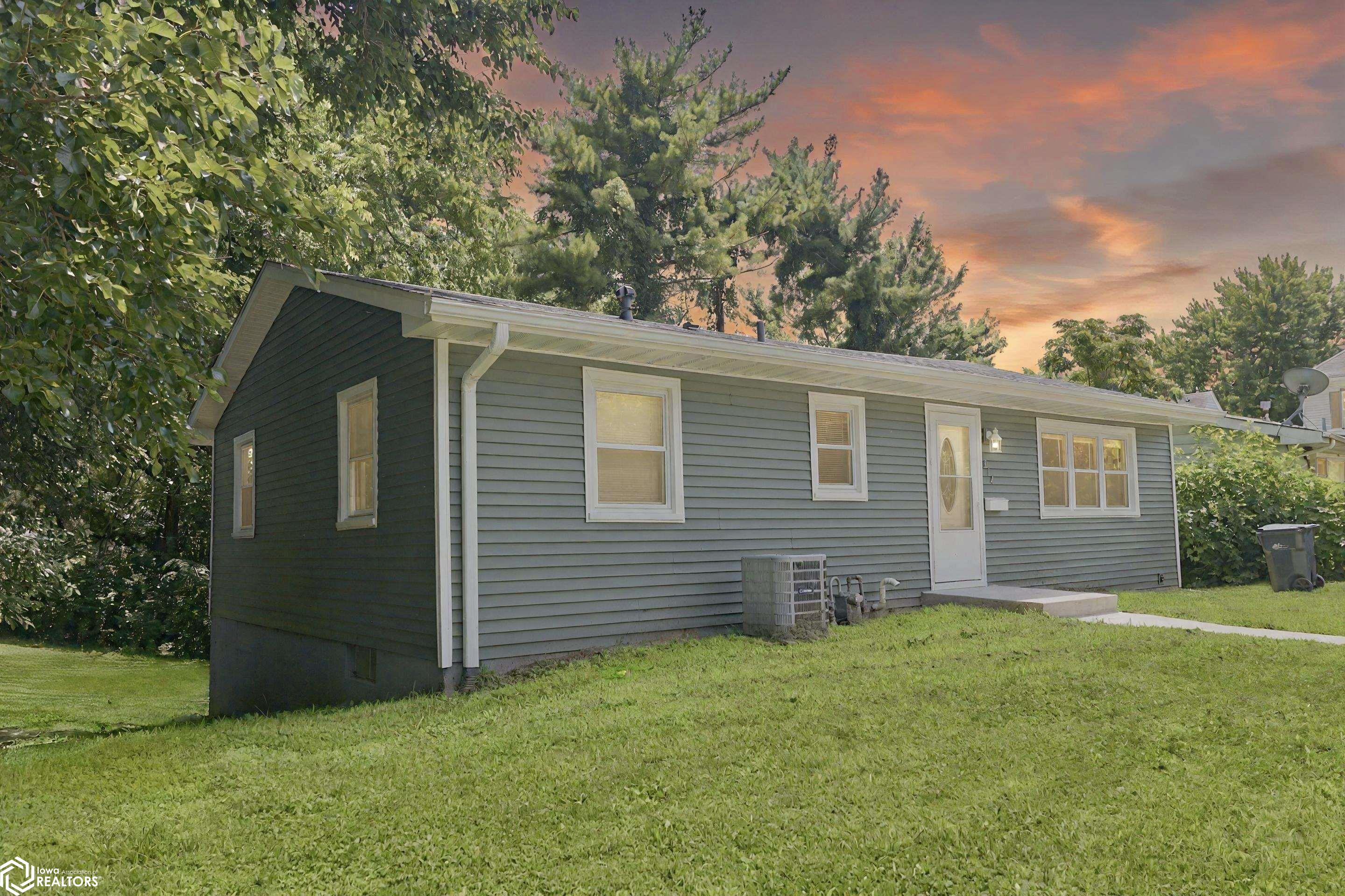 314 S Woodlawn, Burlington, Iowa image 2