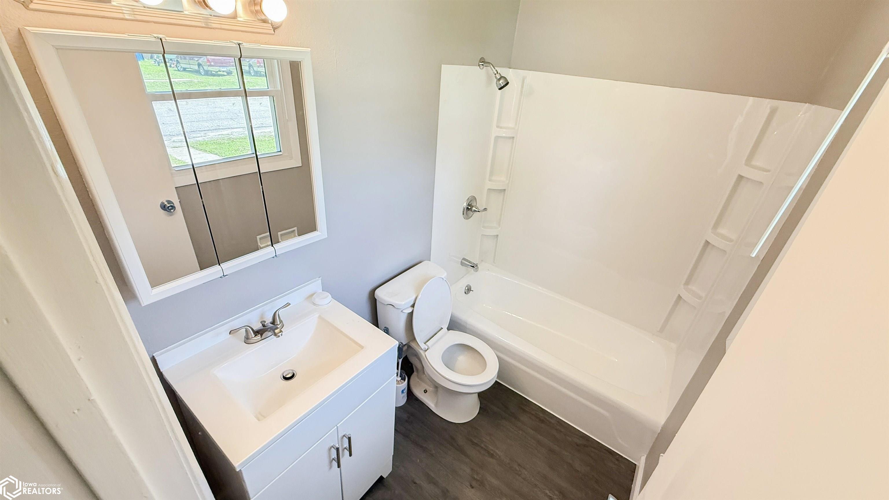 314 S Woodlawn, Burlington, Iowa image 10