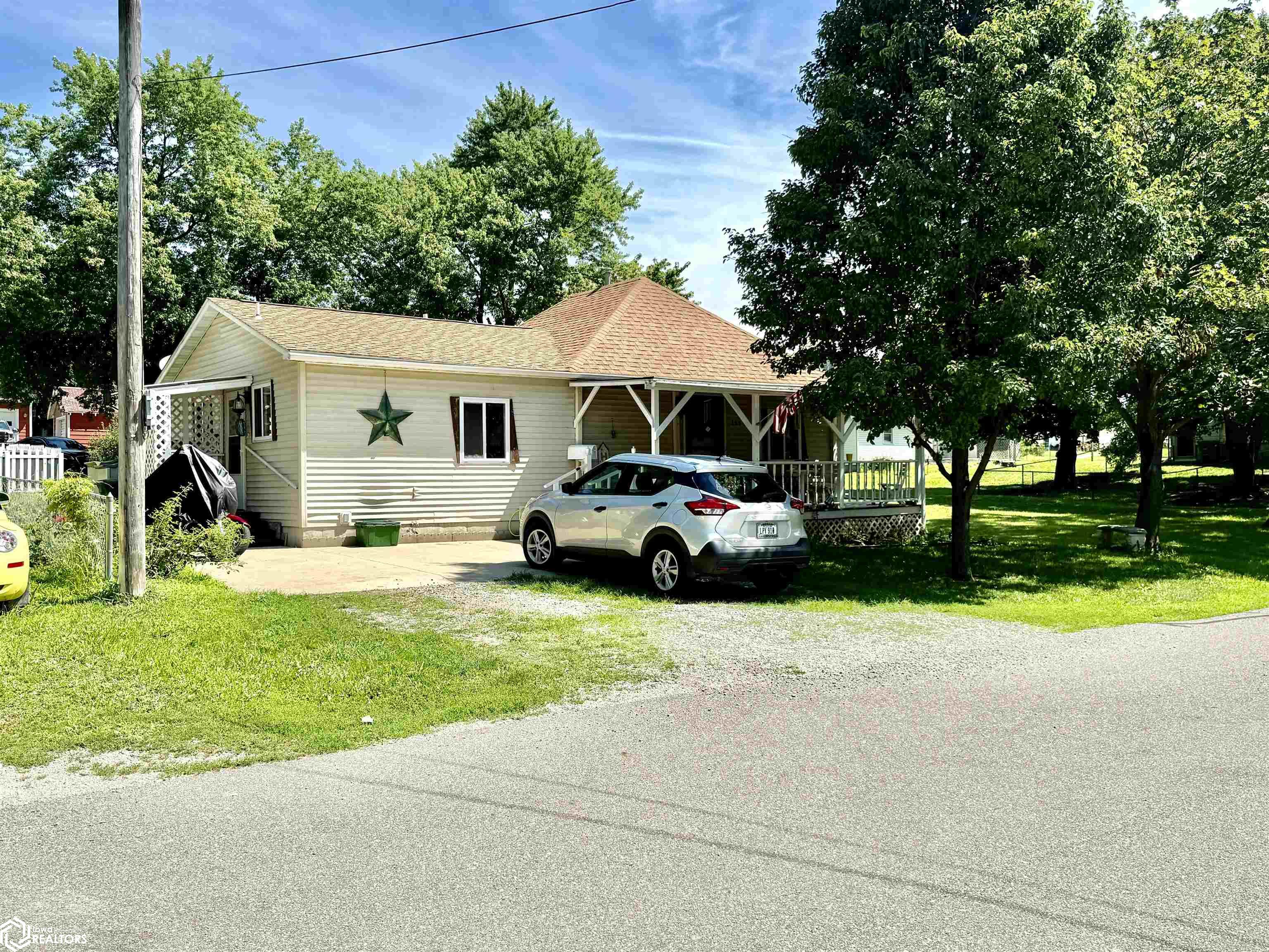 103 E Chestnut Street, Bloomfield, Iowa image 1