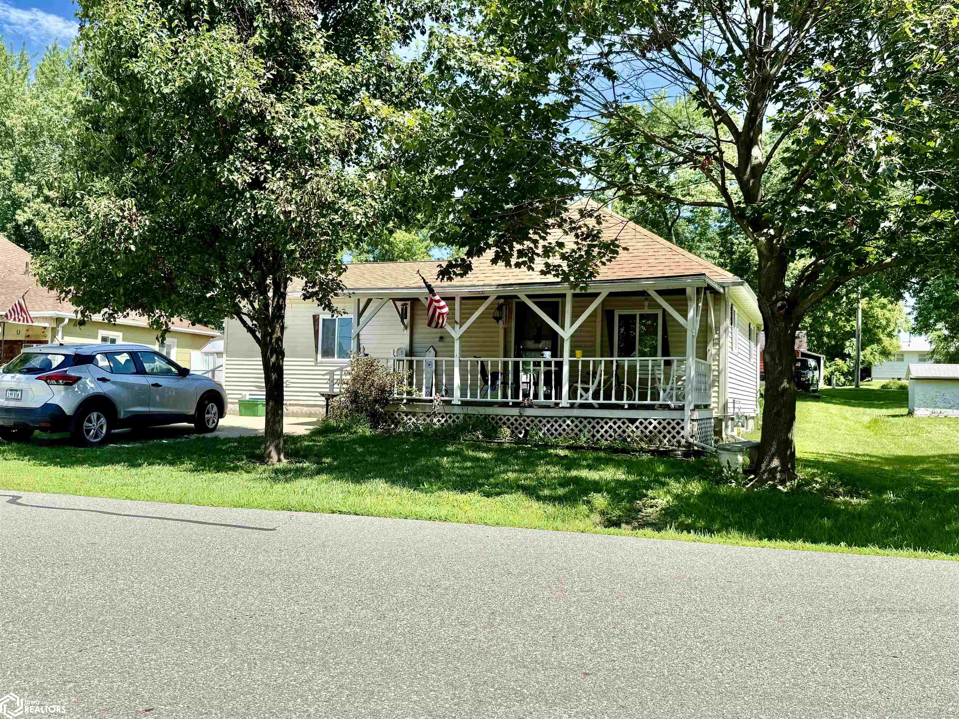 103 E Chestnut Street, Bloomfield, Iowa image 2