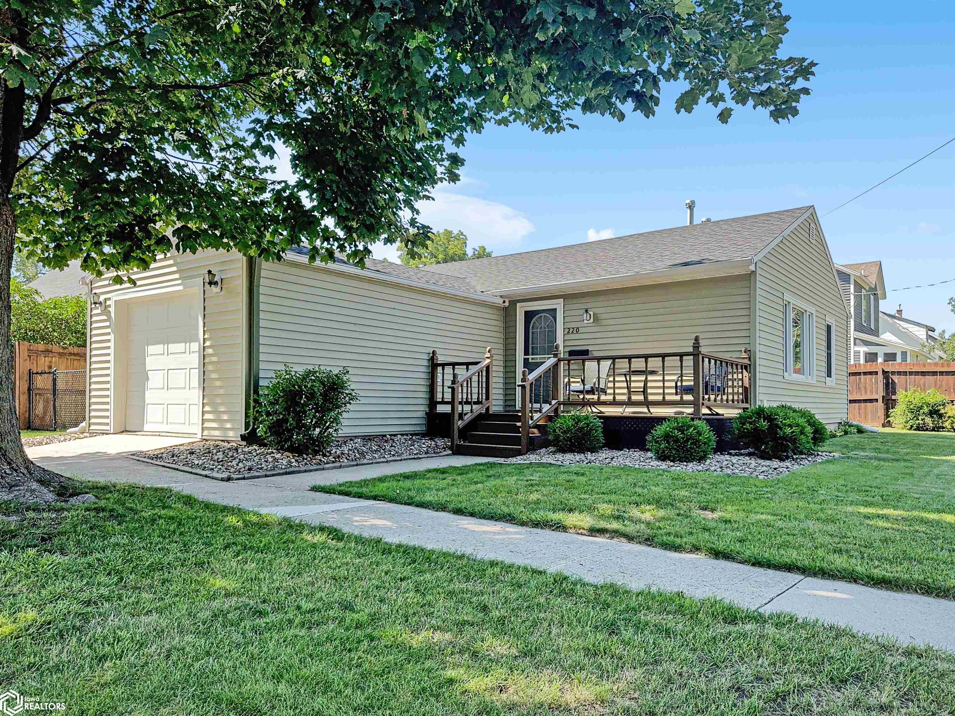 220 5th Avenue, Hampton, Iowa image 1