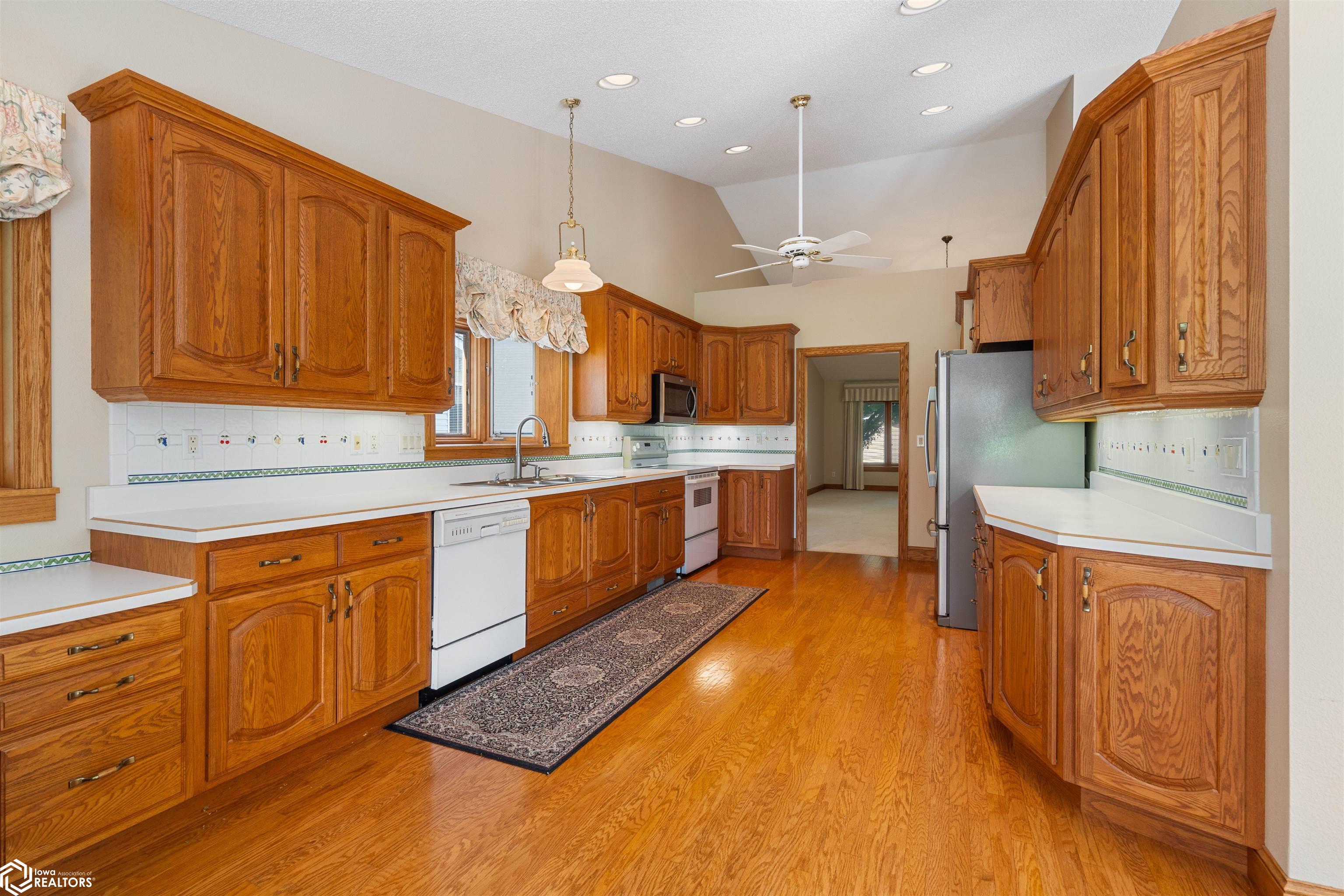 2722 Bittersweet Place, Burlington, Iowa image 13