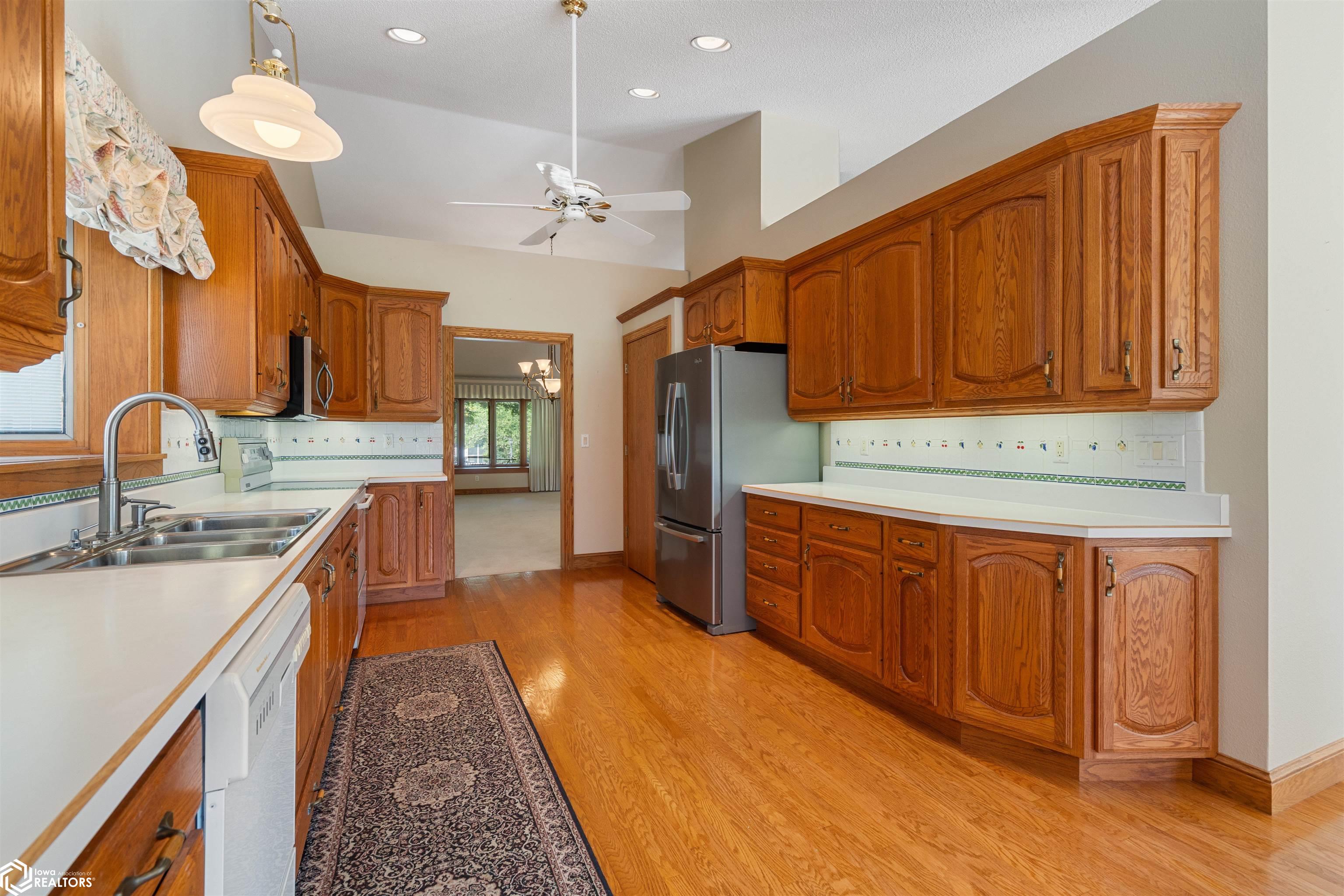 2722 Bittersweet Place, Burlington, Iowa image 14