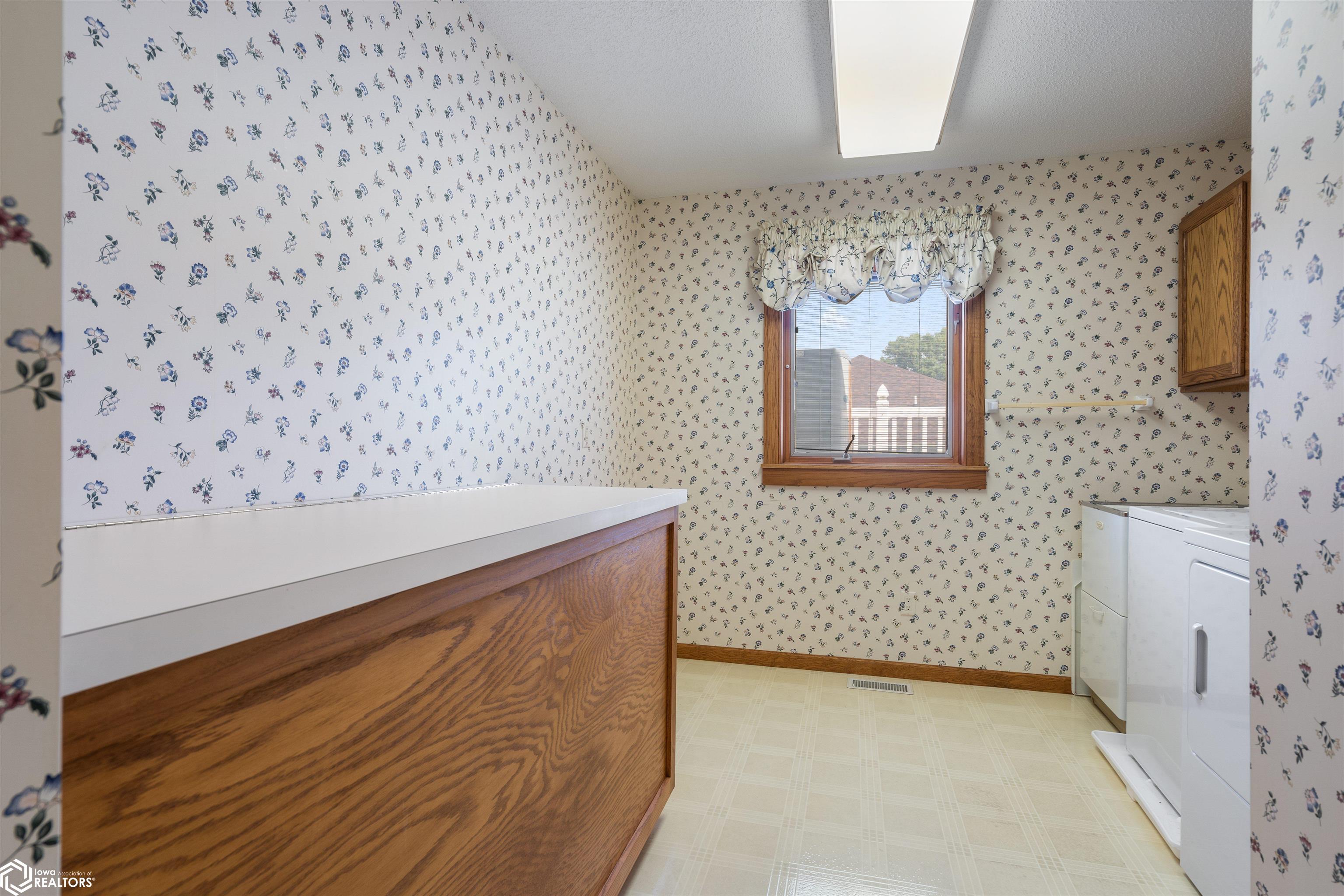 2722 Bittersweet Place, Burlington, Iowa image 23