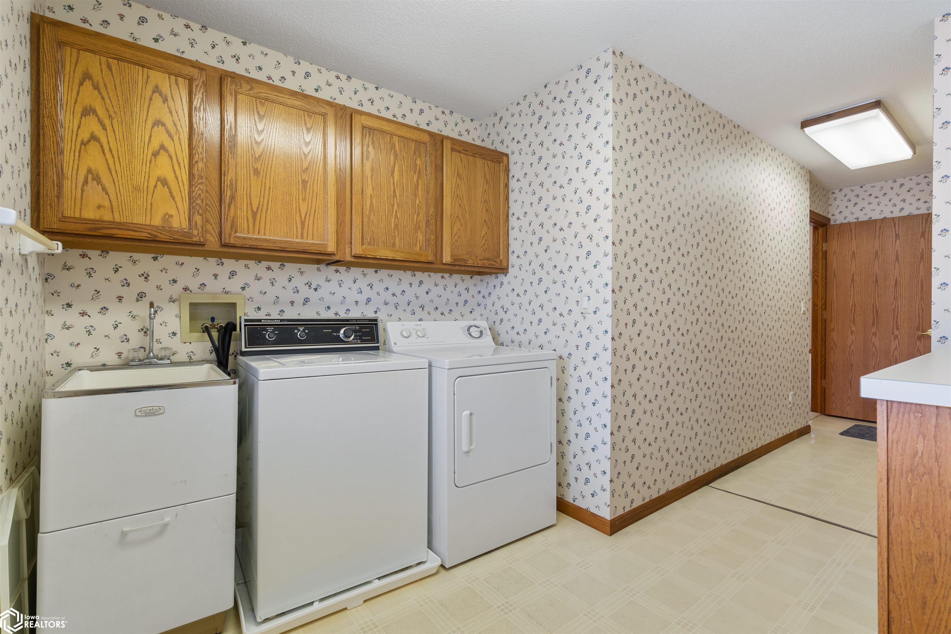 2722 Bittersweet Place, Burlington, Iowa image 24