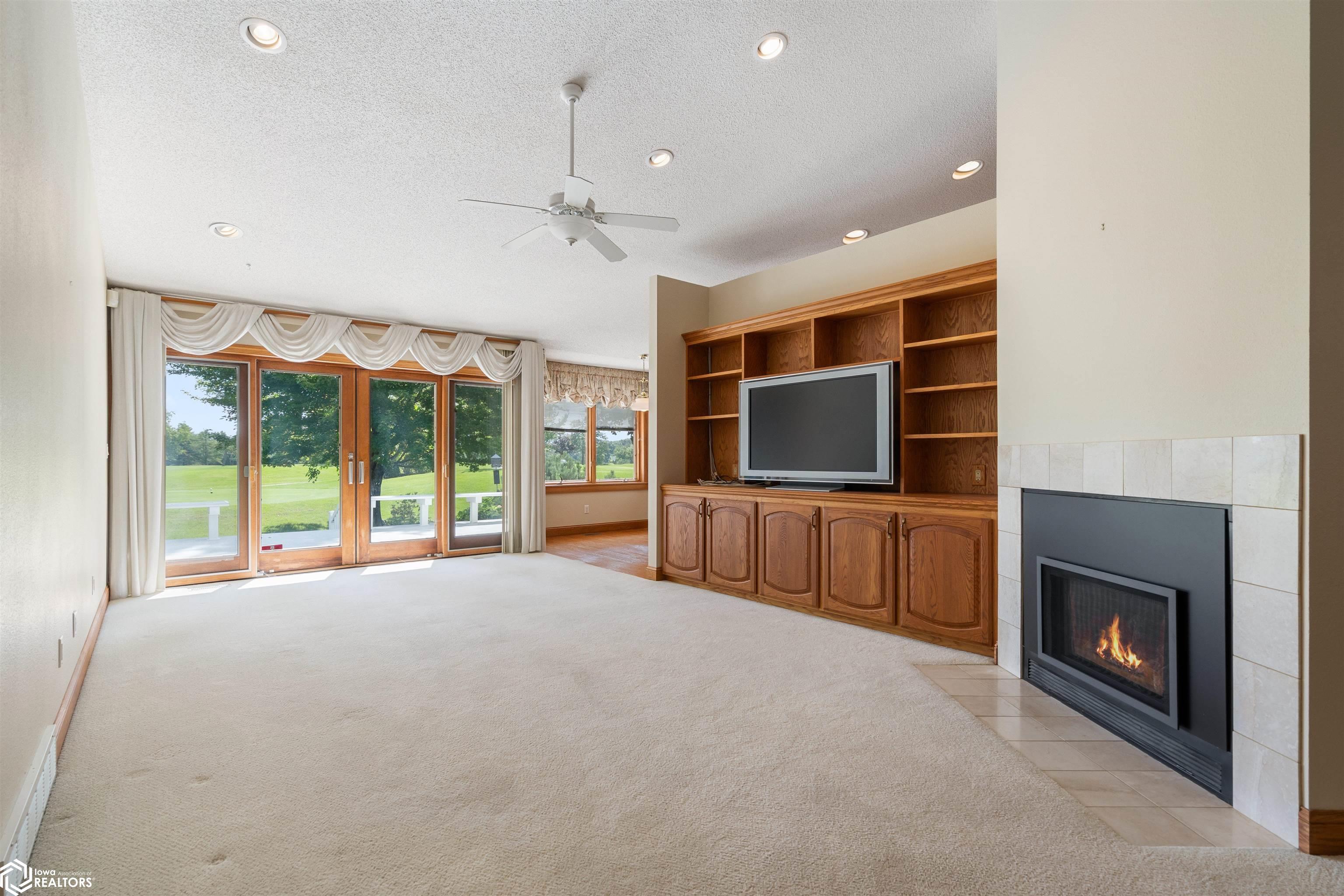 2722 Bittersweet Place, Burlington, Iowa image 9