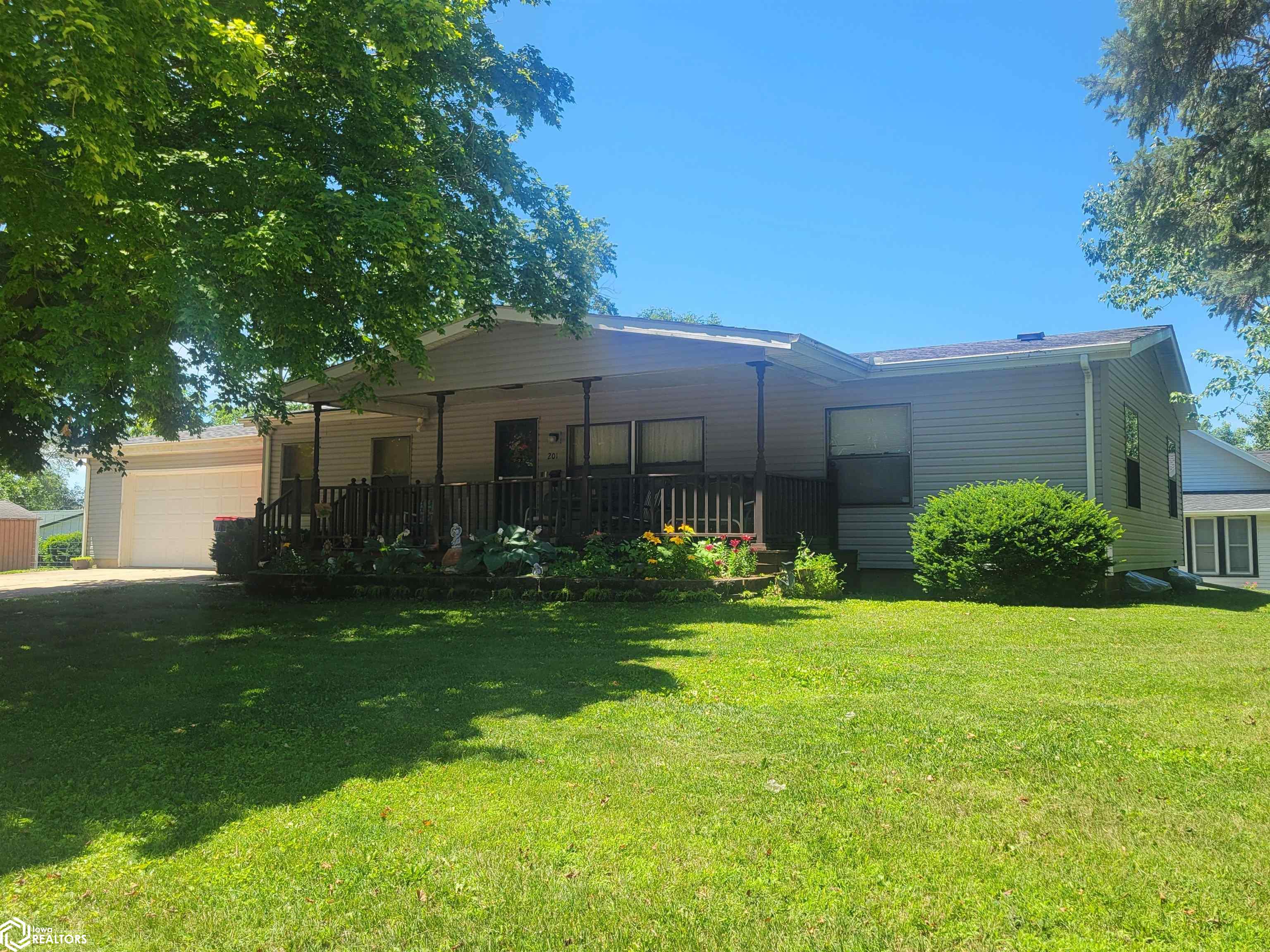 201 S Lincoln Street, Mount Ayr, Iowa image 1