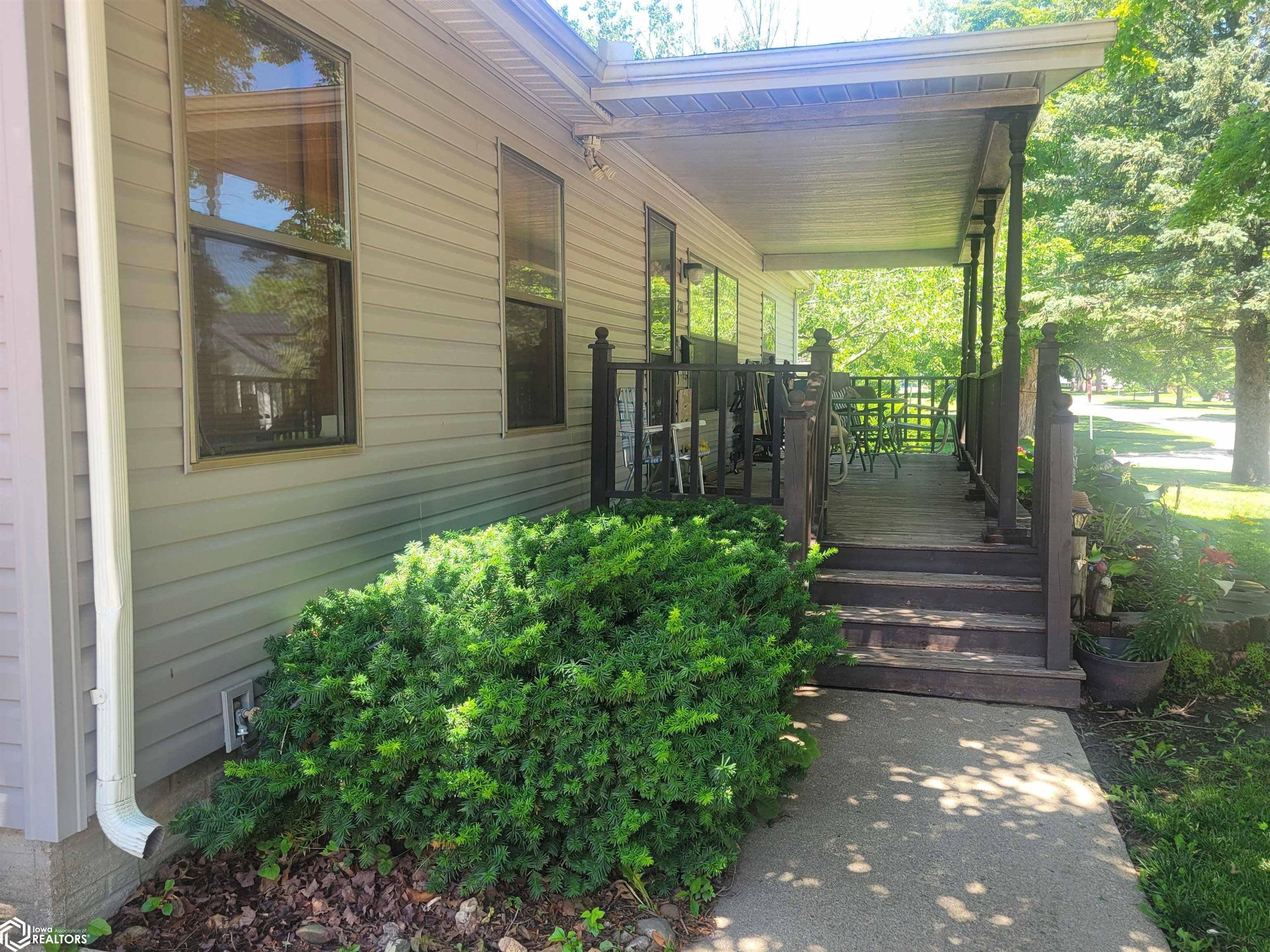 201 S Lincoln Street, Mount Ayr, Iowa image 2