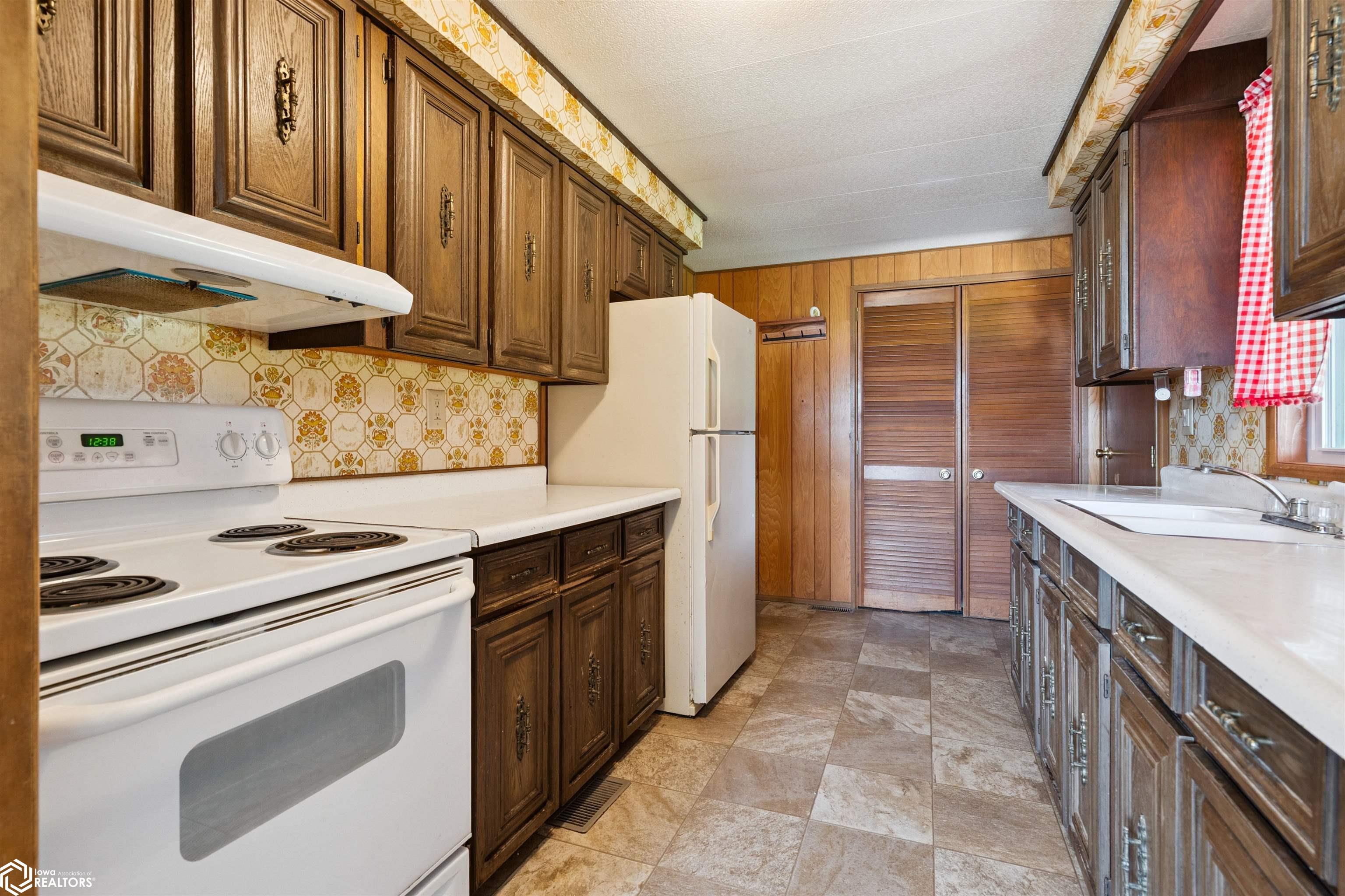 2928 Graham Avenue, Mount Pleasant, Iowa image 12